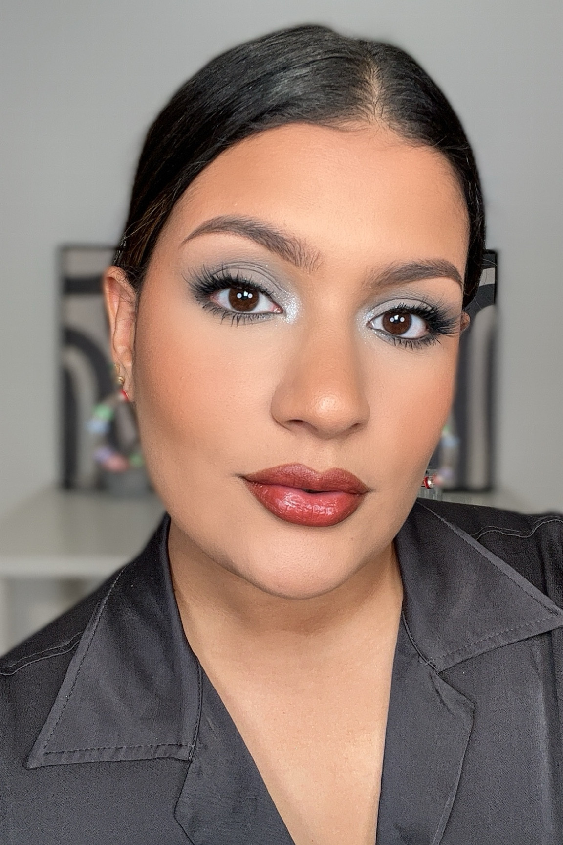 Grey smokey eye + warm brown lips 🤌🏼✨

Fall makeup trend ✅

#LTKbeauty #LTKHoliday