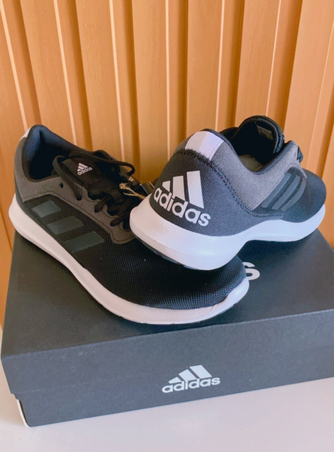 Tênis Adidas Coreracer Feminino - Preto.
Super leve, macio, muito confortável !

#LTKbrasil