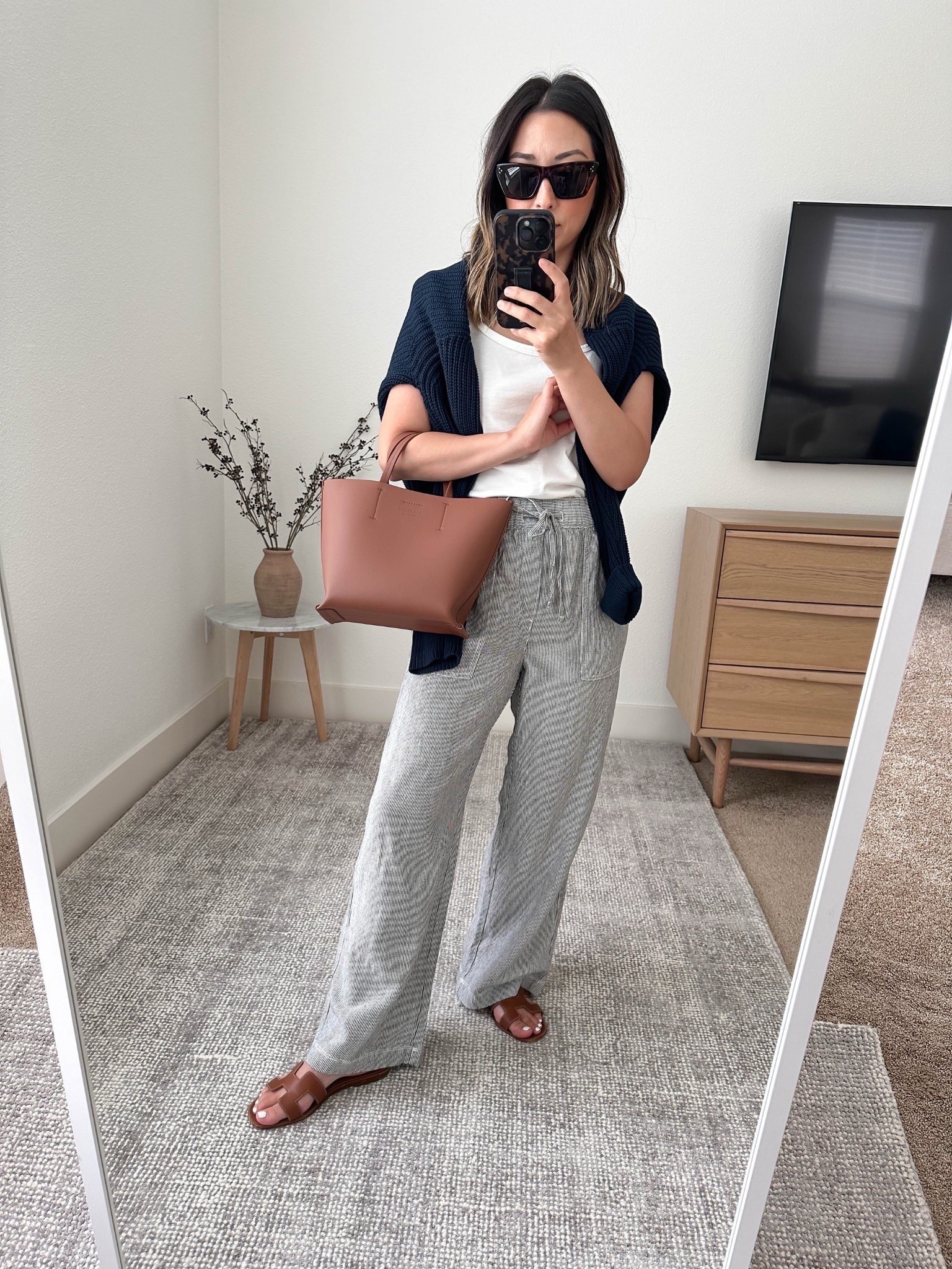 Linen Pant Outfits. Linen pant outfits for petites

Reformation tank xs (old)
Jenni Kayne cropped cotton cardigan xs (linked the Quince version)
Gap Factory linen pants petite xs
Hermes Oran sandals 35
Everlane mini bag
Celine Sunglasses 

Spring fashion, petite style 



#LTKPetite #LTKItBag #LTKSeasonal