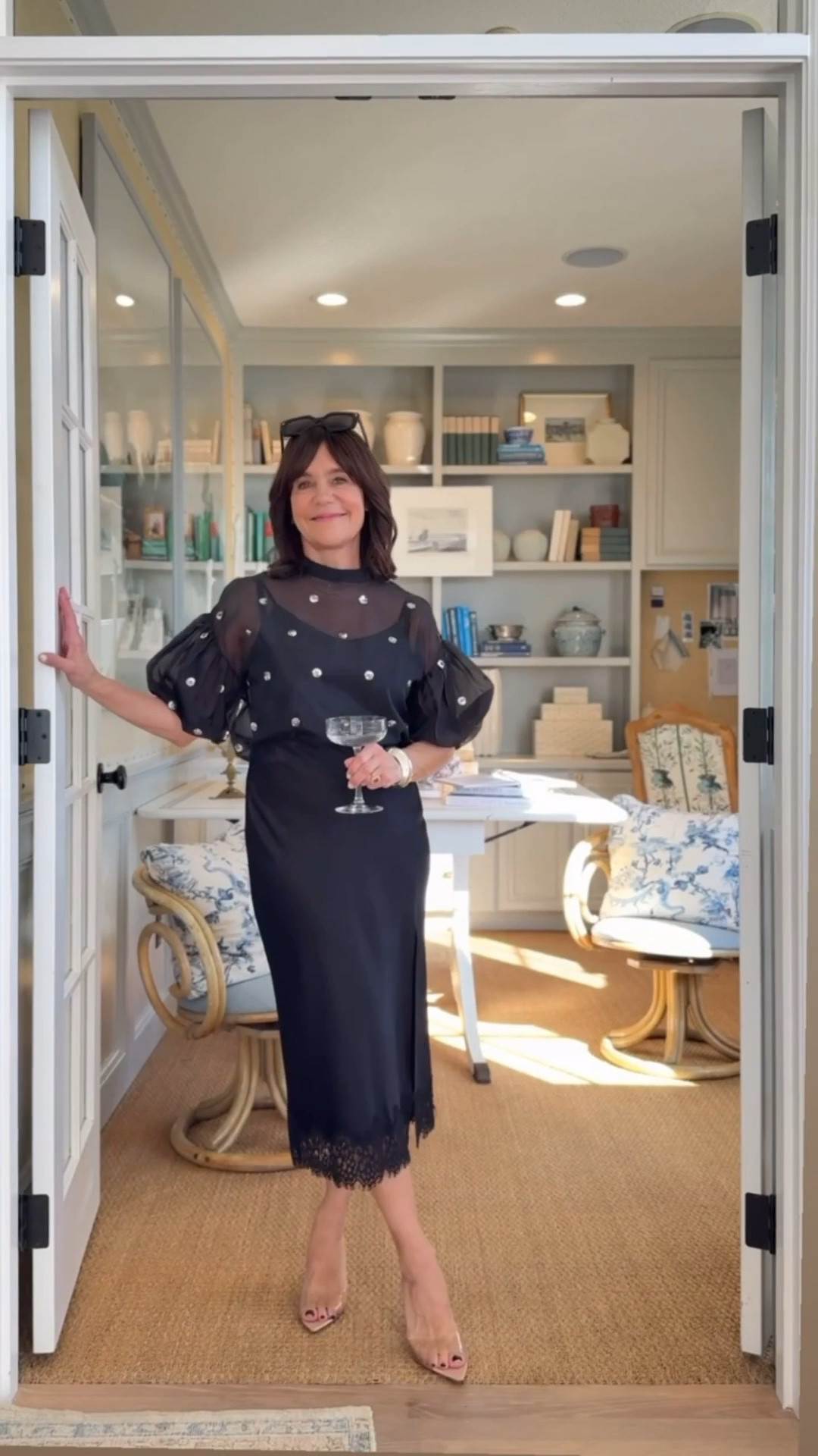 HOLIDAY NIGHT OUT THEME

To SHOP these items, type the word “BEST” and I’ll send you a DM with all the links! ✨

@evereveofficial #everevestyle #ad
