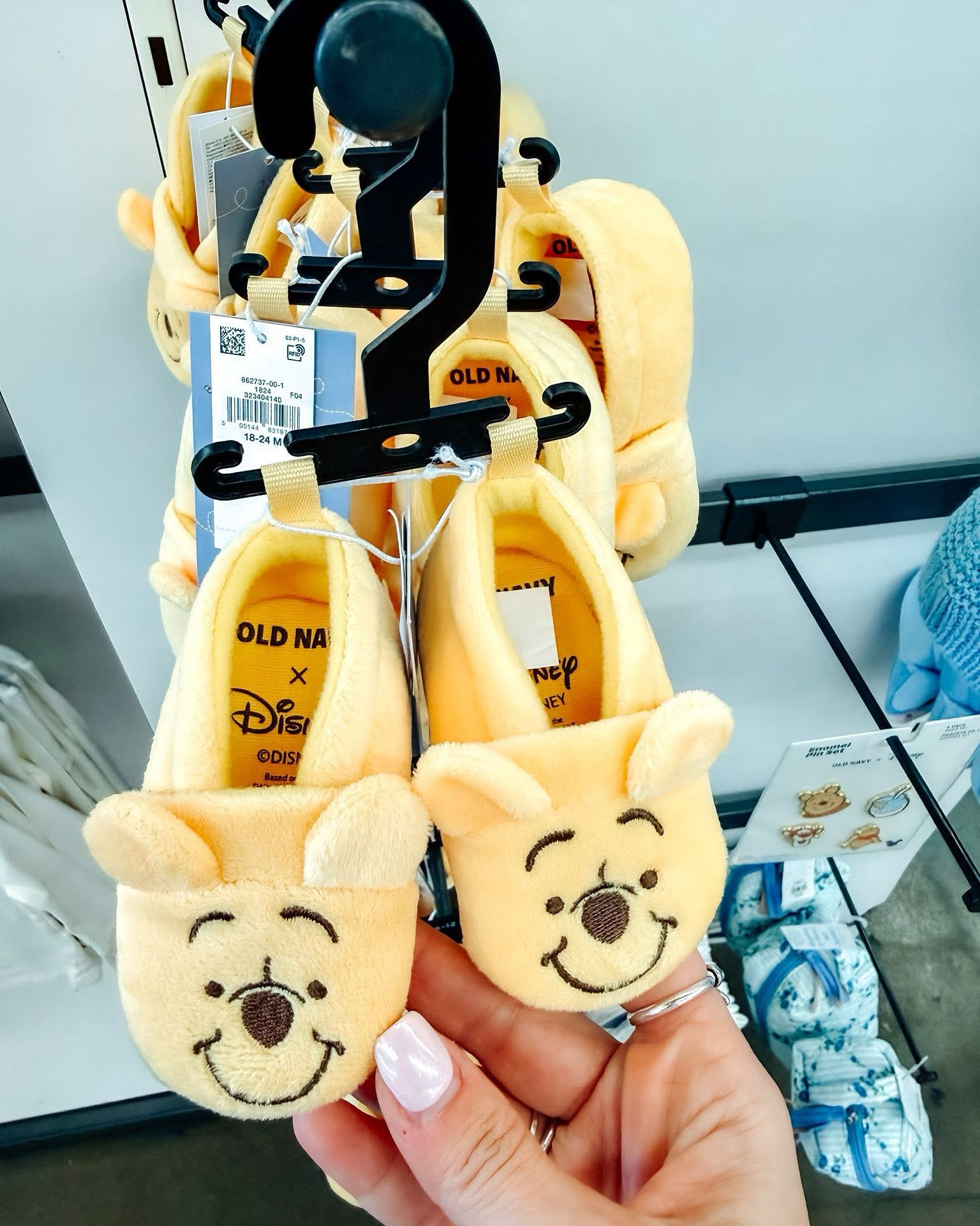 Old Navy has the cutest Winnie the Pooh and friends baby slippers!! are these not so precious?? I am obsessed!! 

#OldNavy #OldNavyFinds #WinnieThePooh #WinnieThePoohAndFriends #Baby #BabyBoy #BabyGirl #BabyFashion

#LTKKids #LTKBaby