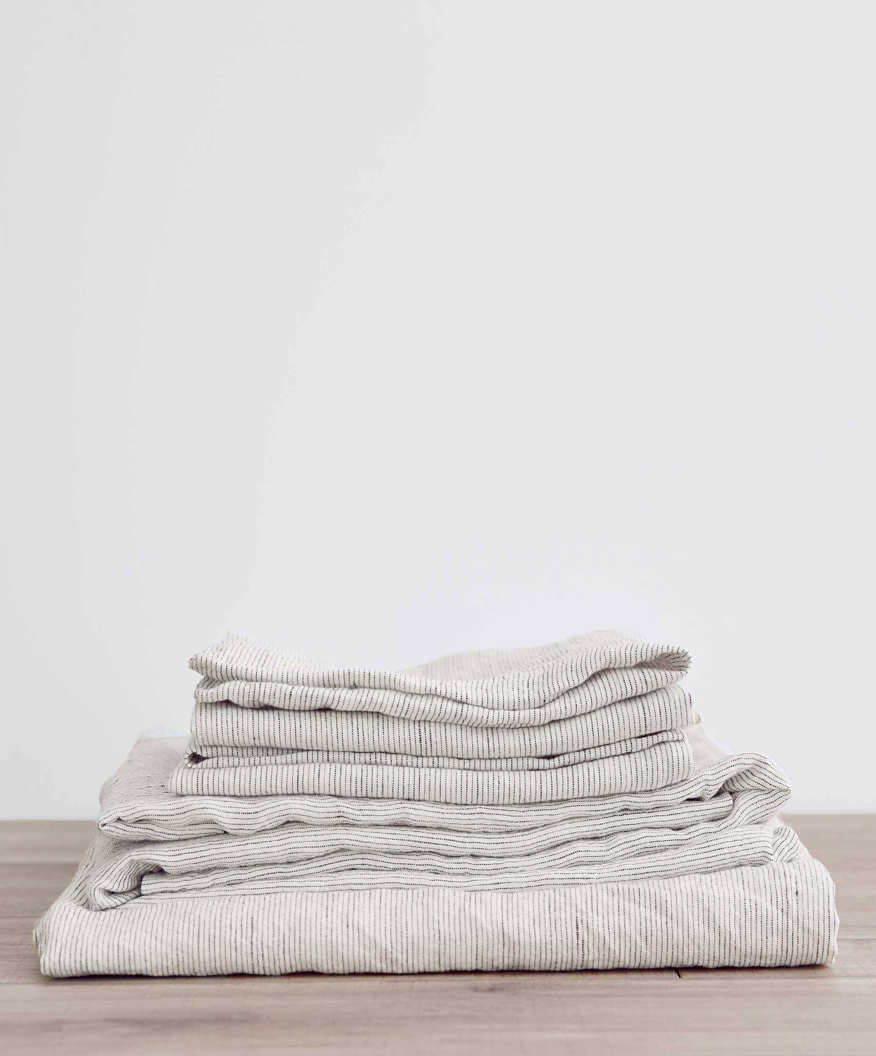 Linen Sheet Set with Pillowcases - Pinstripe | CULTIVER US