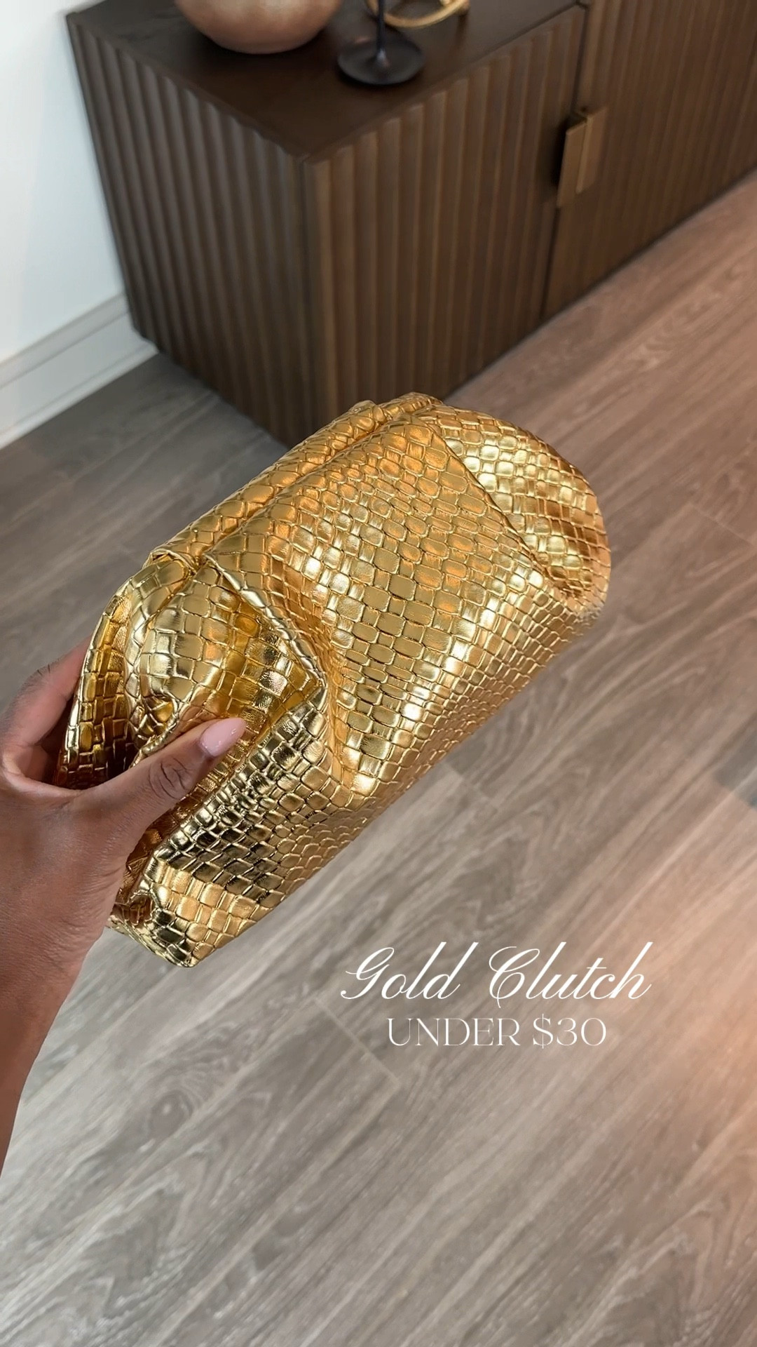 Love this gold clutch purse. It’s perfect for a summer vacay or to wear to a wedding. Under $30! ✨

#LTKFindsUnder50 #LTKWedding #LTKItBag