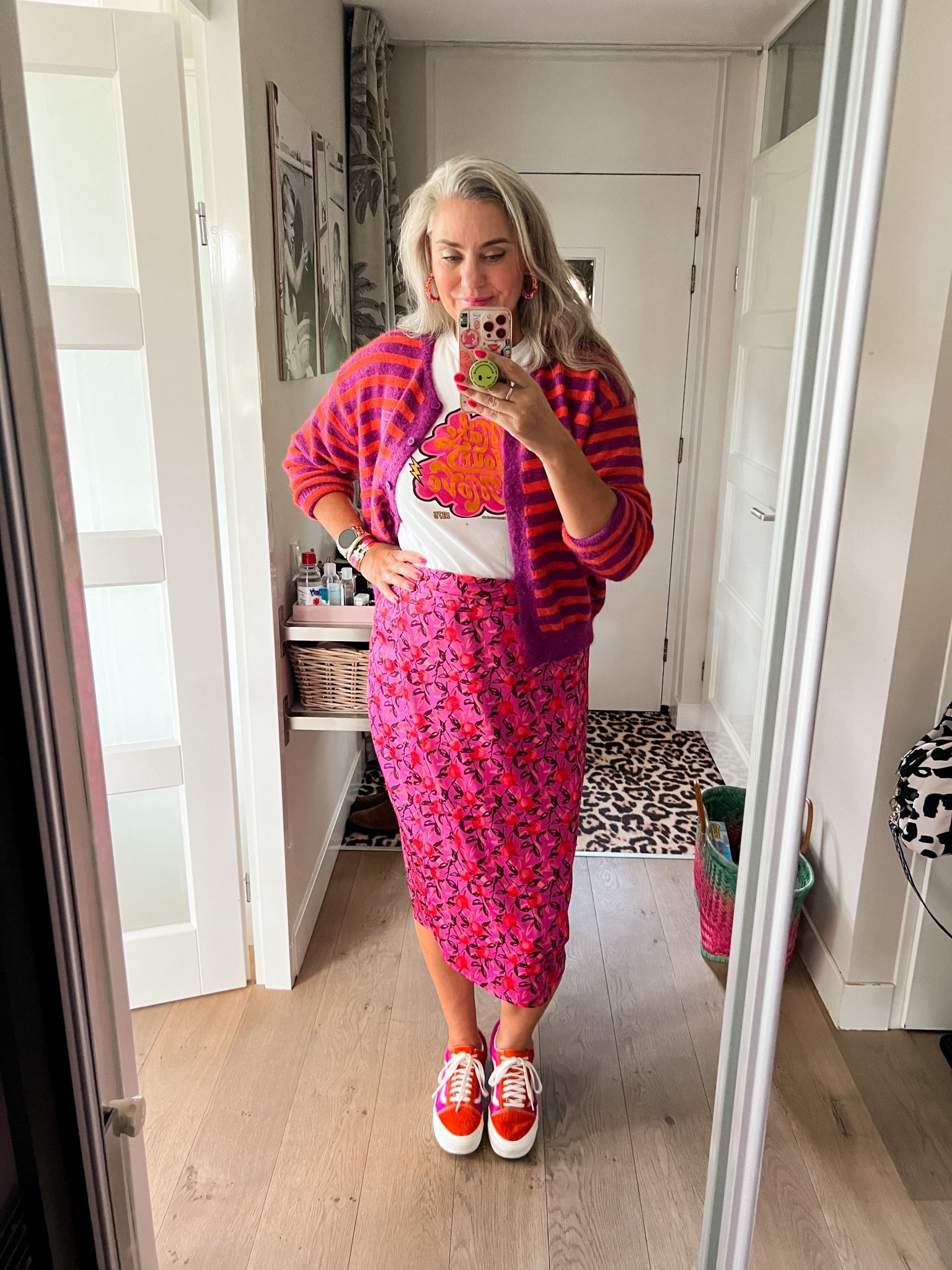 OOTD - Saturday. Abpurple printed satin wrap skirt (Miljuschka x Wehkamp, old), printed t-shirt (older), purple and orange striped cardigan (local boutique), pink and orange Vans sneakers (oldest)



#LTKeurope #LTKstyletip #LTKnederlands
