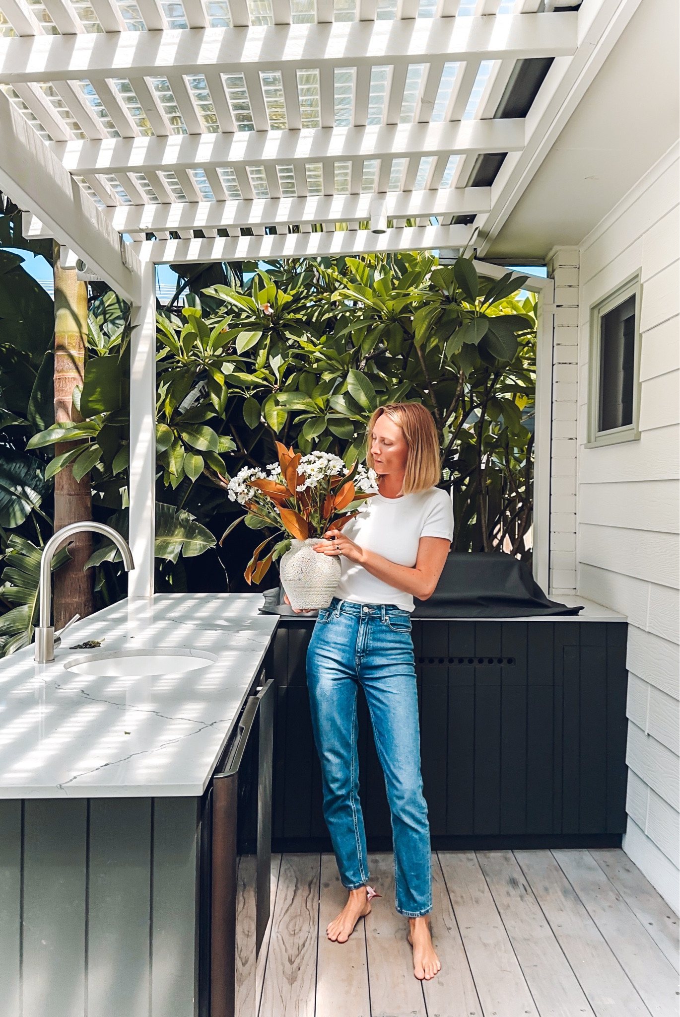 A simple pair, everyday slim high rise jeans with cropped white Tee. 