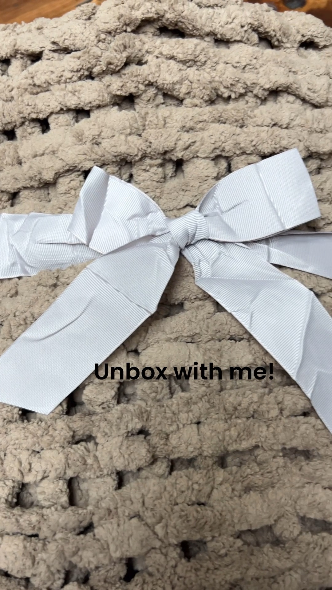 Unbox my new Battilo blanket with me! #cozy #blanket #lounge #cozyvibes #livingroomblanket

#LTKHome #LTKHoliday #LTKSeasonal