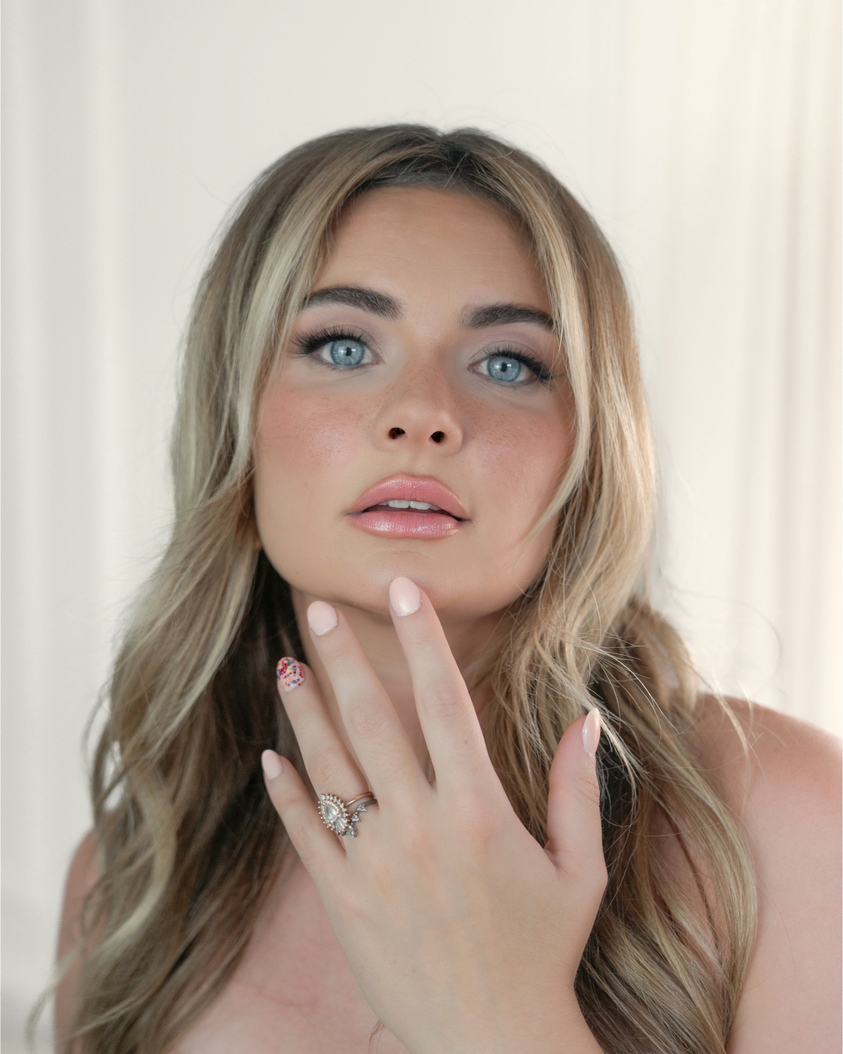 My go-to Summer nail color combo 💗

Wearing “Lucky Seventh” & “Ninth St.”  by @ellamila available at @target ⚡️

A few reasons to love #ellamilatarget 💗
+ so many color options
+ vegan
+ cruelty-free
+ 17-free
+ made in the USA 

#summernails #pinknails