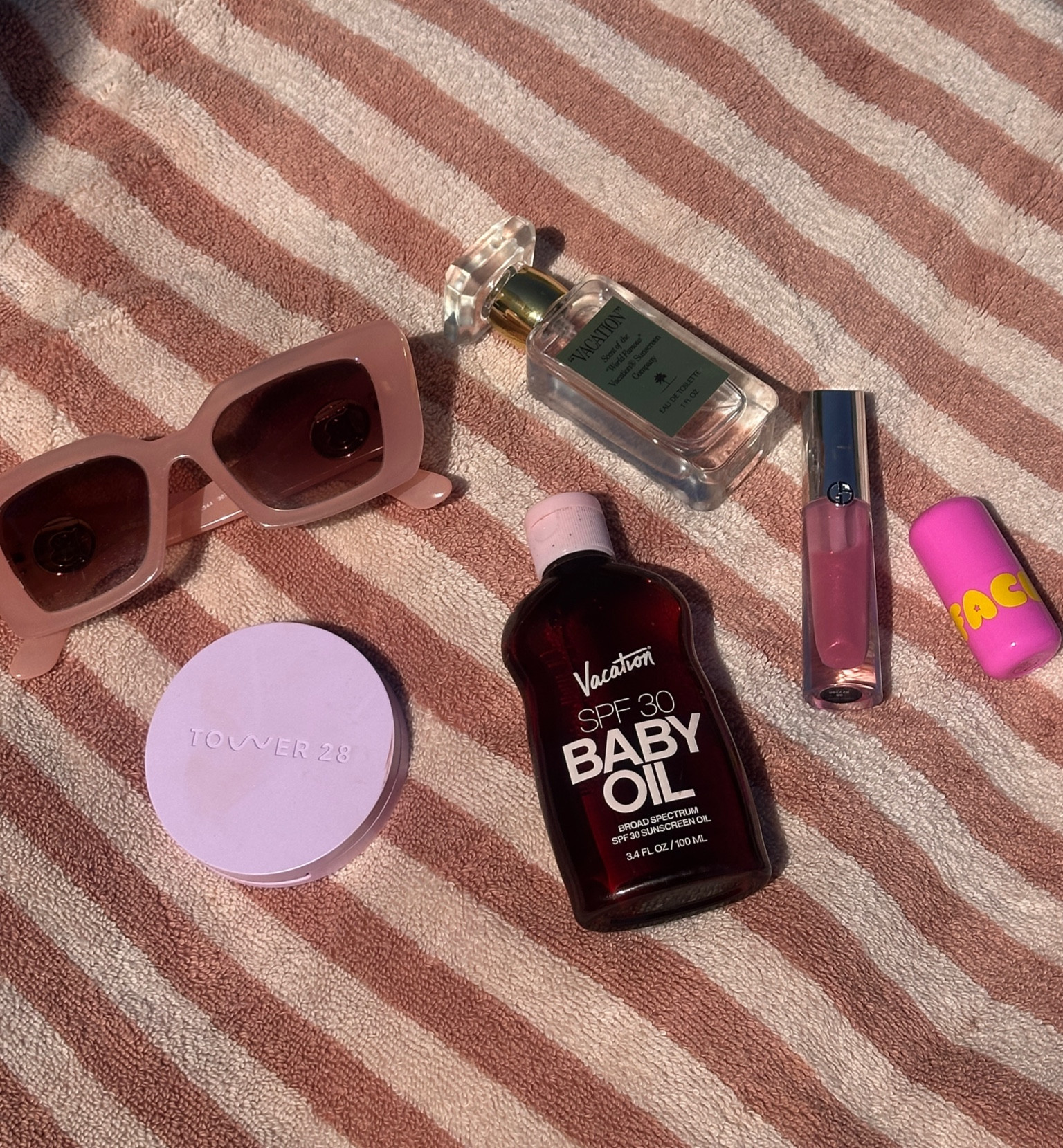 what’s in my beach bag 💗

#LTKMidsize #LTKTravel #LTKFindsUnder50