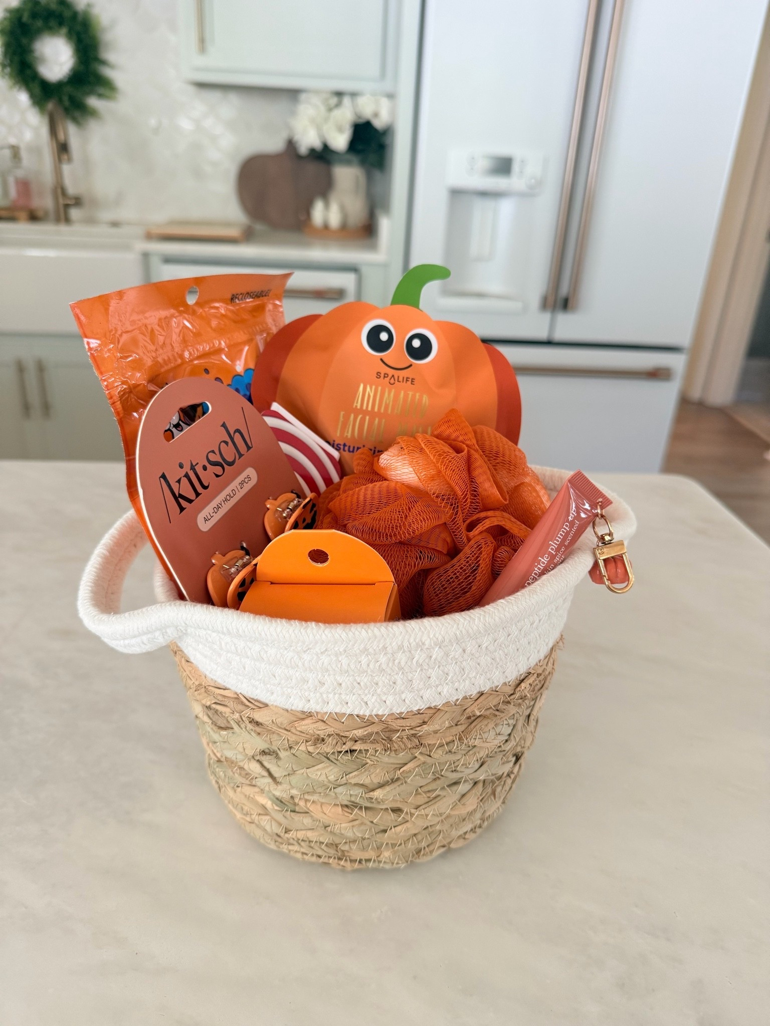 Kids boo basket idea! 




Preteen boo basket 
Gifts for kids 
Halloween gift basket 
Target finds 
Gifts for girls

#LTKKids #LTKSeasonal #LTKmomlife