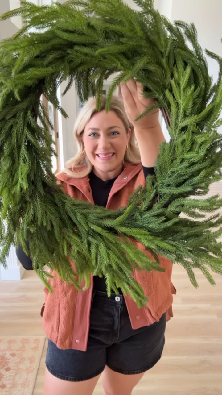 4 items I can’t wait to pull out at Christmas!

THEBLOOMINGNEST Amazon vest wreath paper trees tree skirt 

#LTKSeasonal #LTKHoliday #LTKHome