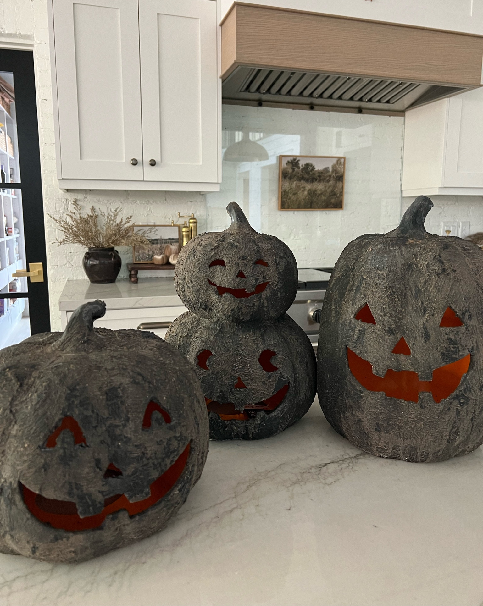Jack O’ Lanterns for less than $20 on @walmart !  These ceramic pumpkins are absolutely adorable!  They have a hole in the bottom where you can add a flickering candle.  I linked the supplies that I used to recreate the aged terracotta look. 

#walmartpartner #IYWYK #WalmartFinds Halloween home decor, diy, spooky time

#LTKhome #LTKstyletip #LTKHalloween