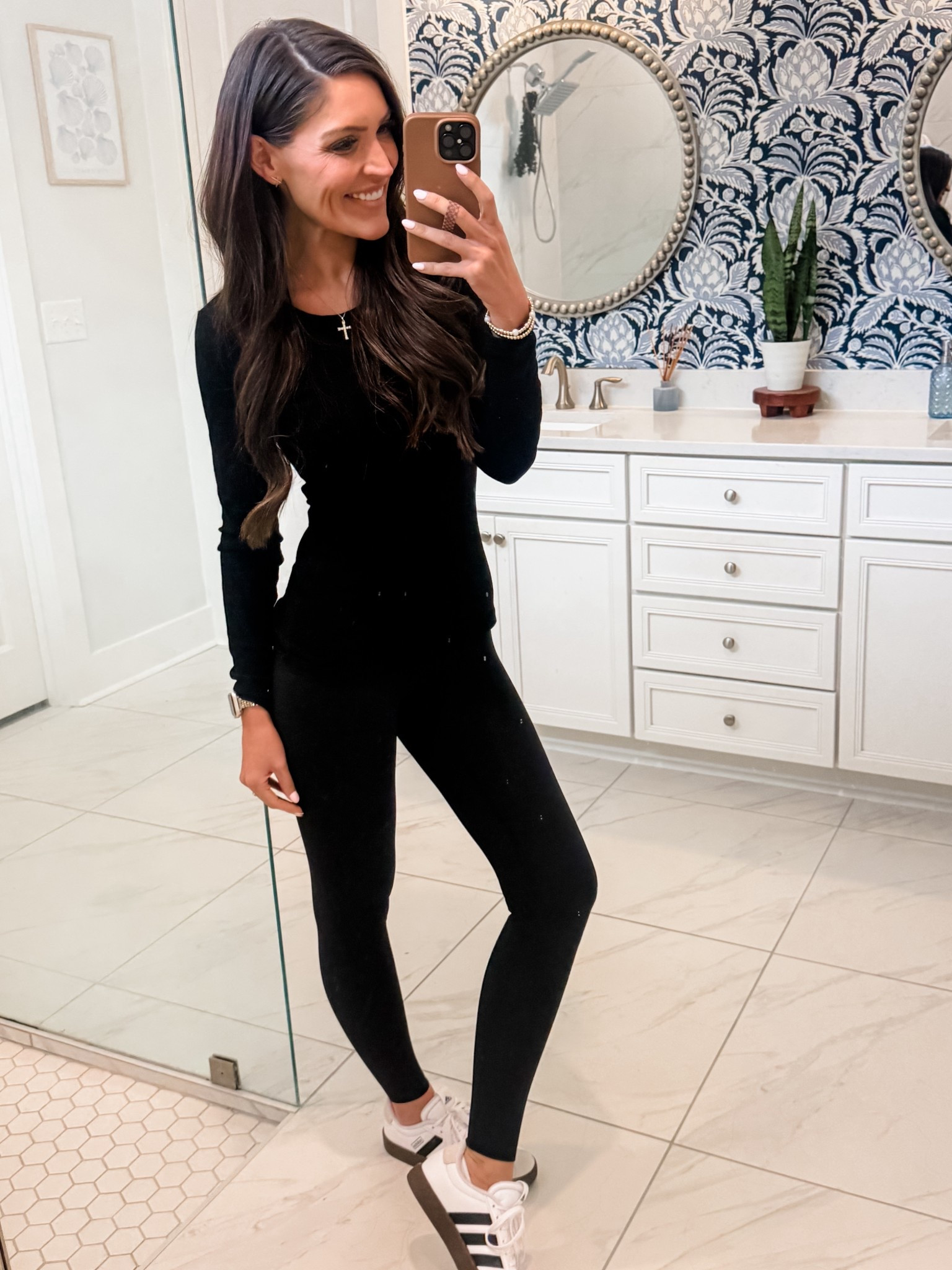 Top: XS
Bottom: XS
Shoe: 7.5 (currently 20% off!)

#LTKootd #LTKMidsize #LTKActive