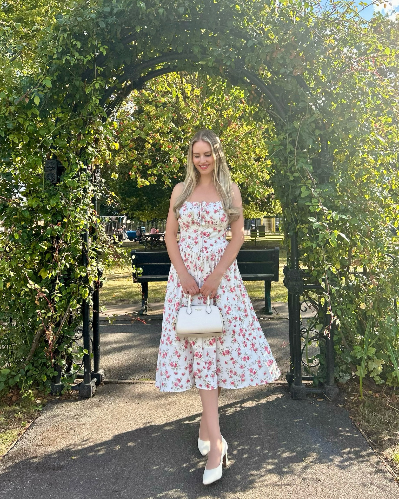 Not ready for summer to be over 🌹

Heels by @cosyisland_official AD 
Dress by @scarletdarkness_brand AD 
Bag by @katespade gifted by @secretsales AD 

#cosyisland #heels #flowers #elegance #vintagefashion

#LTKshoes #LTKstyletip #LTKdresses