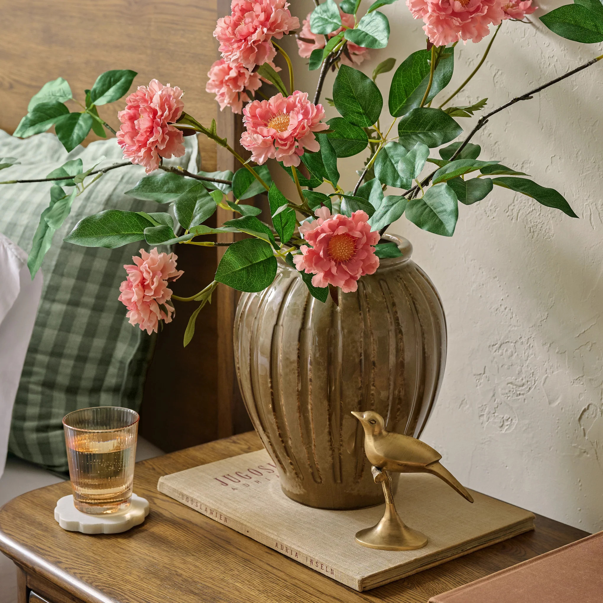 Callum Ribbed Vase | Magnolia