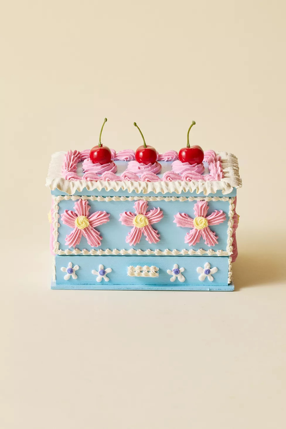 Pretty Shitty Cakes UO Exclusive Cake Jewelry Box | Urban Outfitters (US and RoW)