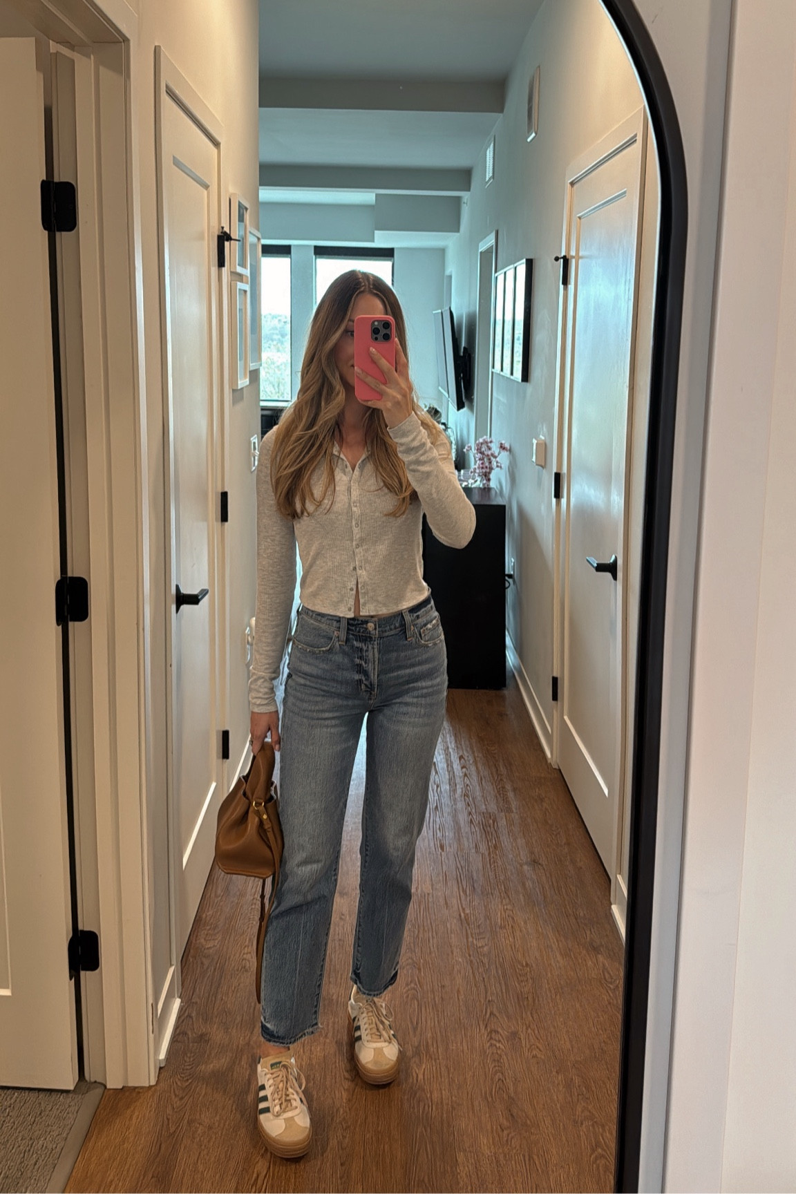 casual outfit of the night! 
wearing size 25 in jeans
size small in top 
bag is polene

#LTKshoecrush #LTKstyletip #LTKfindsunder100