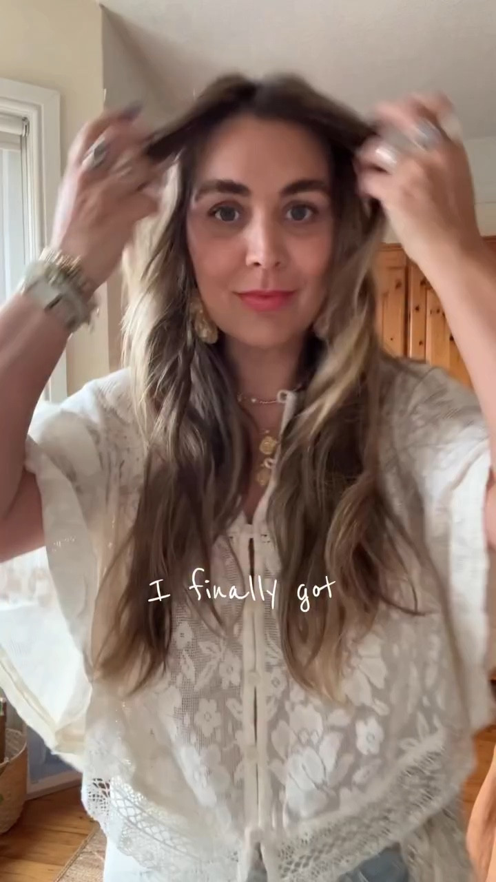 really don’t understand how I used the old one for so long she served me well tbh but yes, she had to go 😂👋 The new girl has changed the game …I’ve got such thick hair & weirdly I used to hate it growing up being so unmanageable, she deserves looking after..

This @remingtonuk anti frizz hairdryer dries my hair so fast and so smooth as you can see in the vid, I love it and have been using for a while now, makes it so much easier to style my hair too!!! 

#remingtonuk #remington
*pr