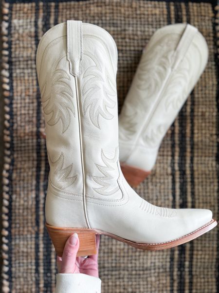 I love my black Tecova cowboy boots so I had to grab the same pair in white. I’m obsessed! The white is gorgeous & I love the color contrast with the sole + heel. 

Boots 
Country Concert Outfit 
Tecovas 
Country Boots 
White Boots 

#LTKShoeCrush #LTKStyleTip