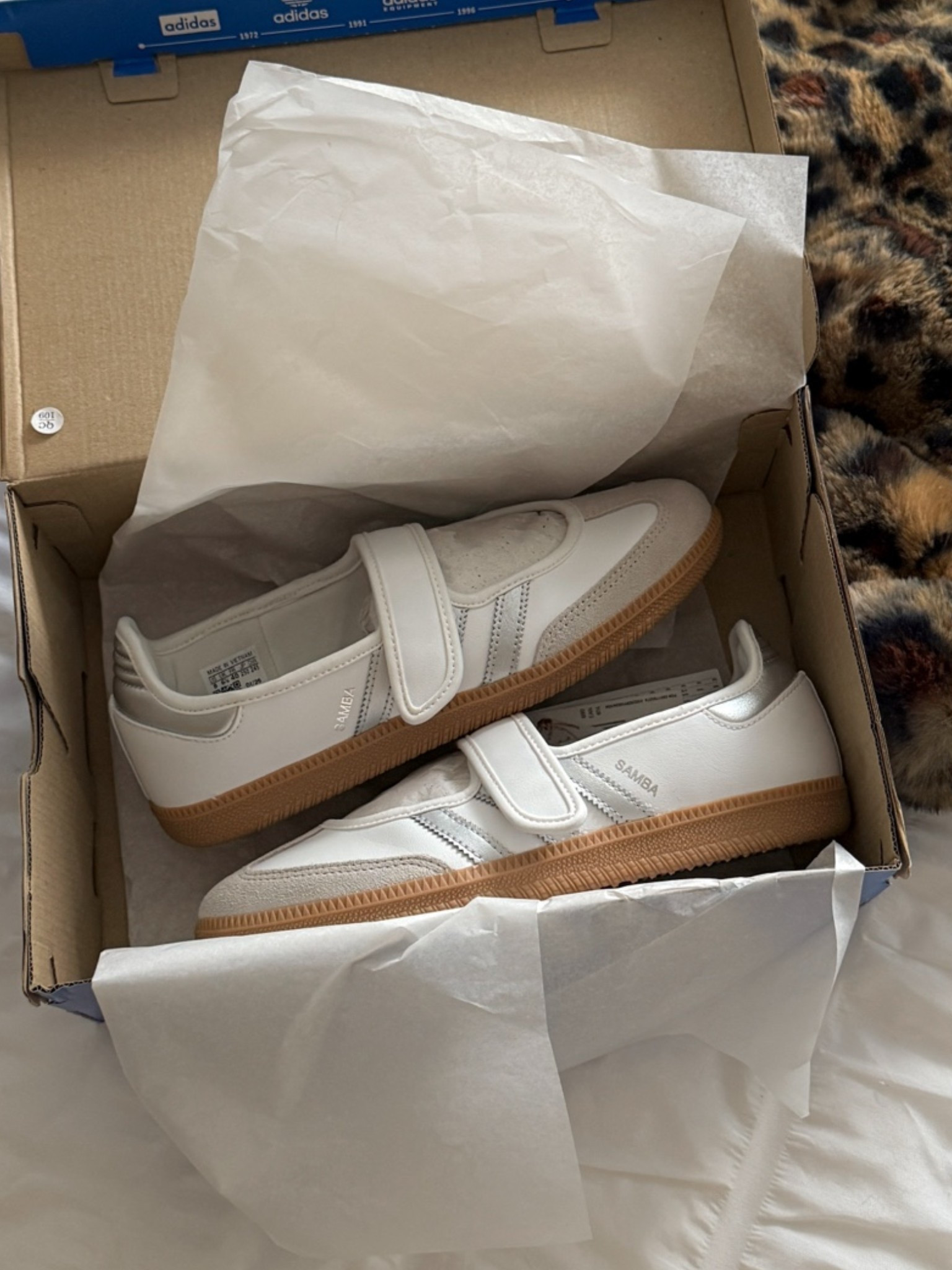 new summer trainers 👟🤍 
adidas, adidas samba, samba jane