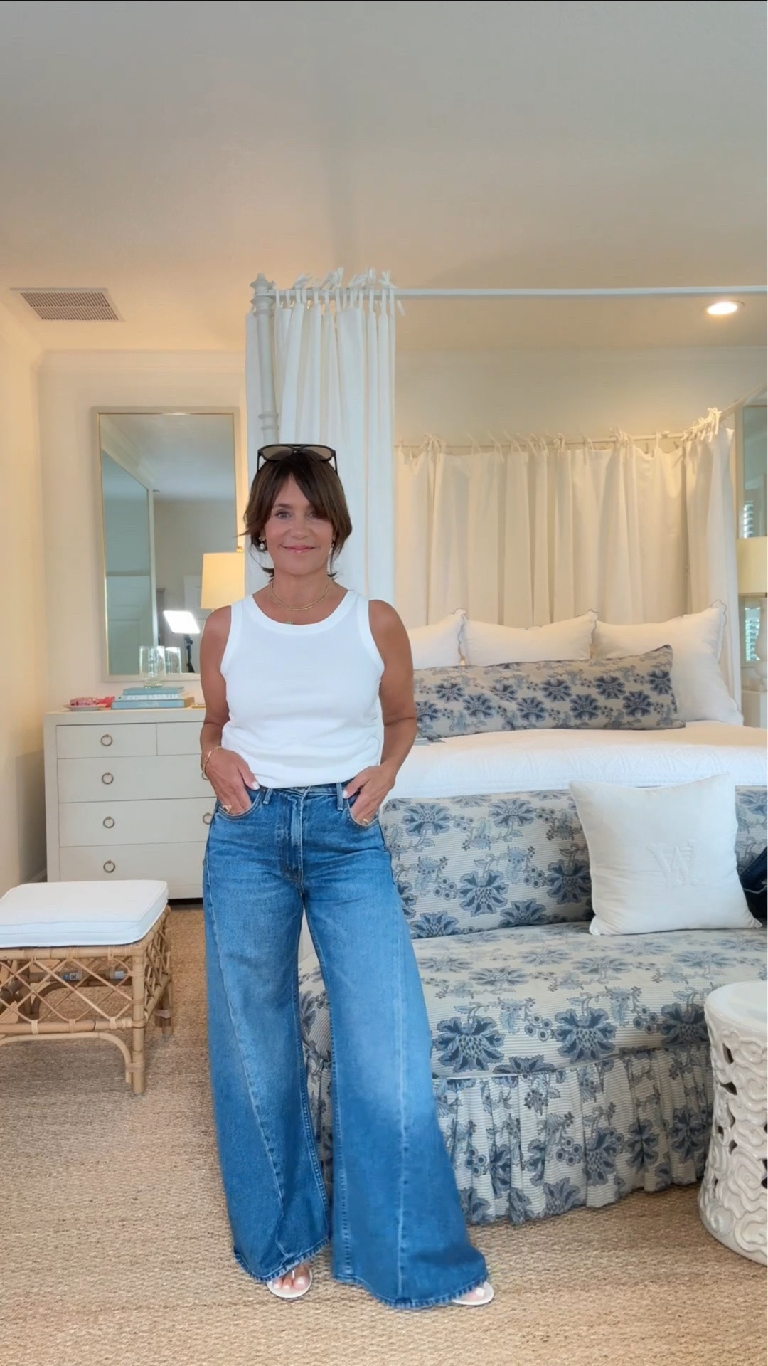 My new favorite jeans! I own these in 4 colors 🤩 These are one of my highest recommendations right now! They make your legs look miles long!

@Anthropologie #anthropartner