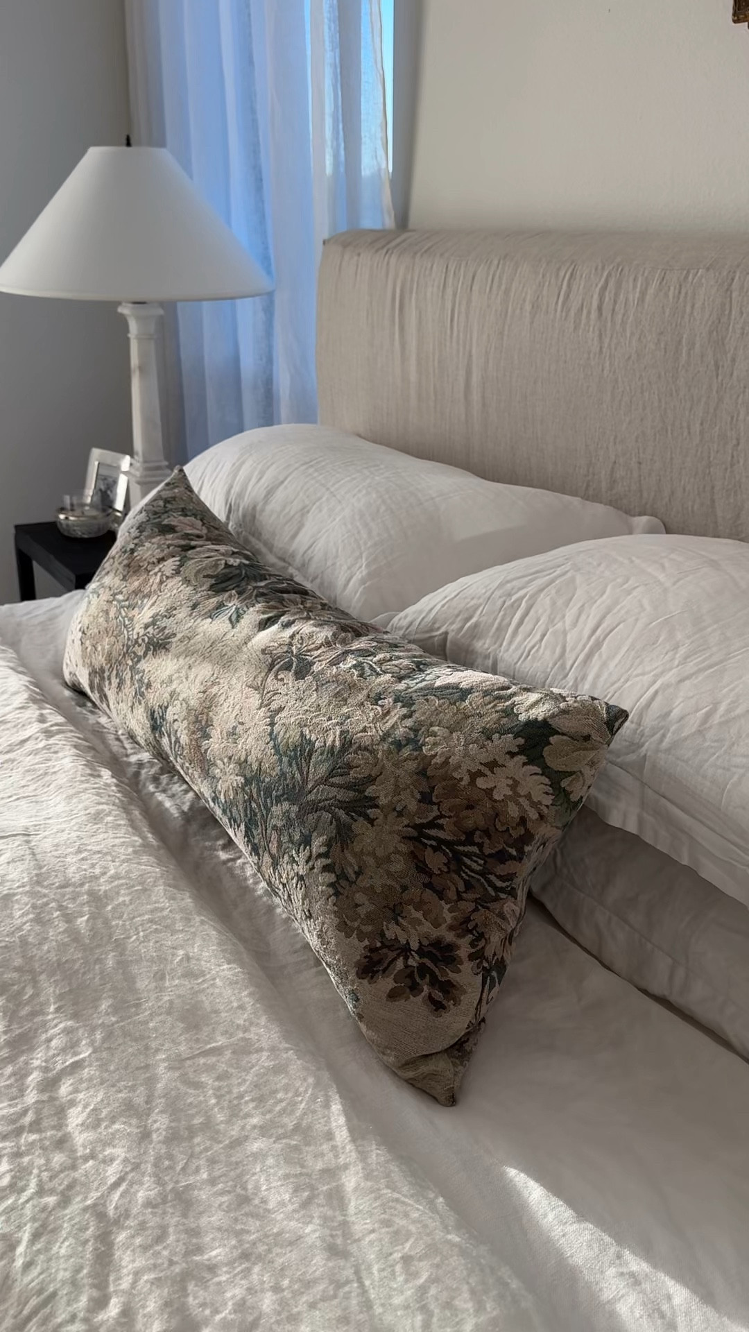 The most beautiful Spring/Summer lumbar pillow cover! 🤍