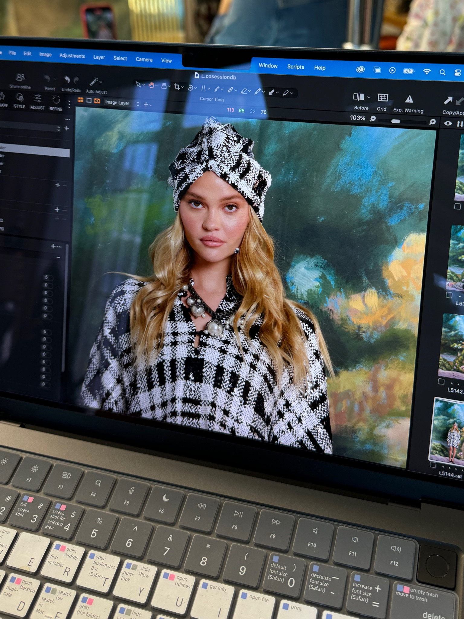 Celebrity makeup artist must haves in my professional kit! 

With over 10 years in this industry these are some of my most favorite products that have transformed my clients looks from “great” to “outstanding” 🩷

Hope you guys enjoy! 