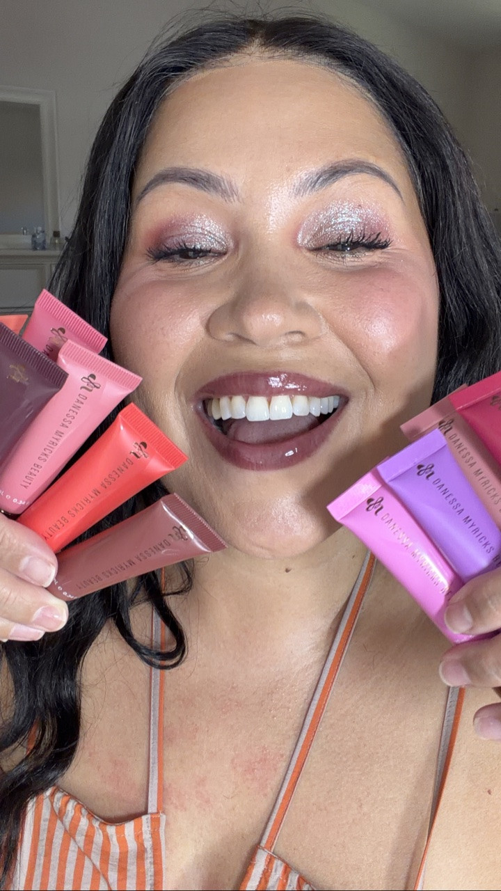 The new @danessamyricksbeauty GLOSSWORK 4D Ultra Shine Lip Gloss shade Black Currant.
Over 50 approved!!!

#over40makeup #musthavemakeup #over50 #matureskin #glosswork4dlipgloss @danessa_myricks

#LTKOver40 #LTKBeauty #LTKselfcare