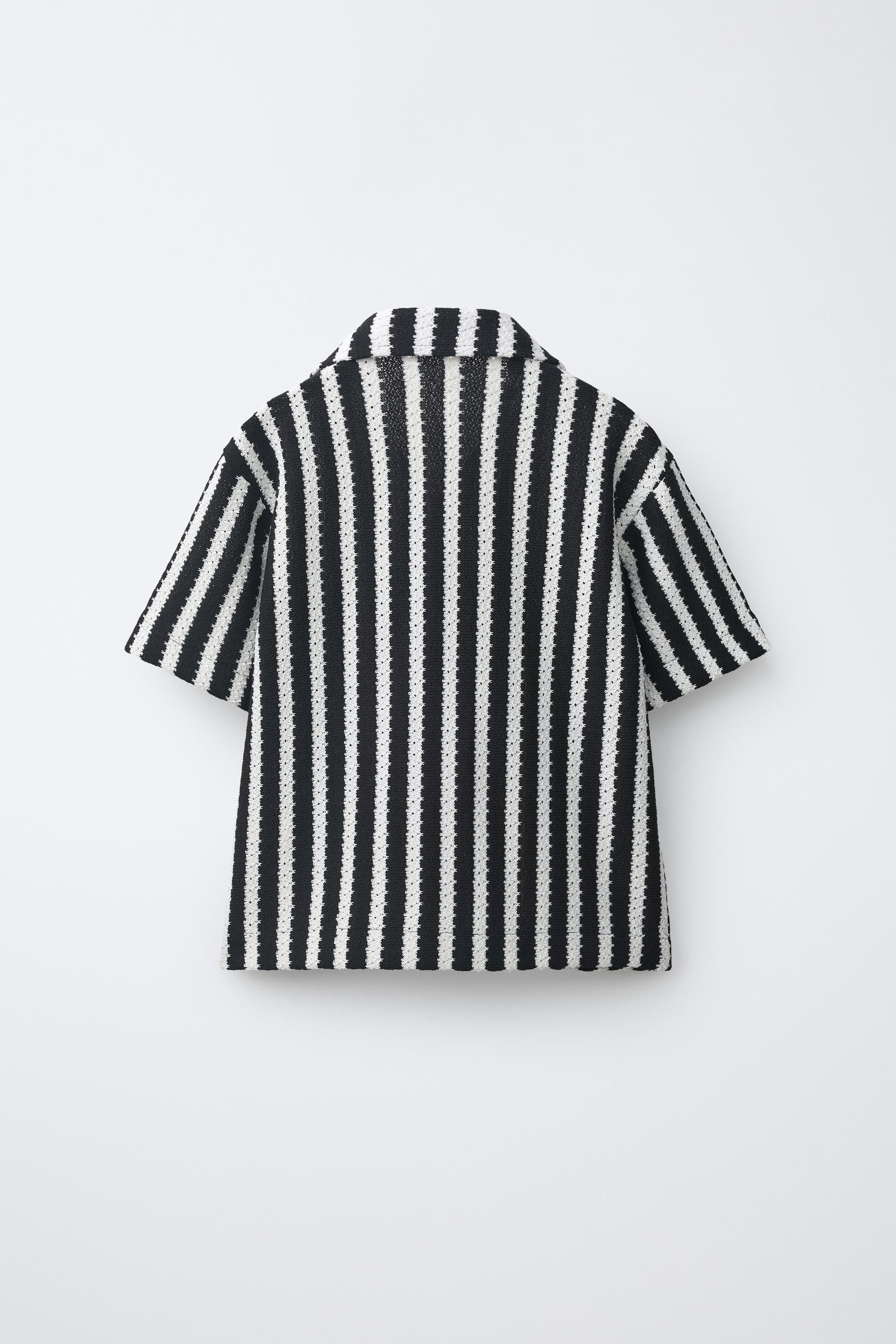 Knit shirt with a bowling collar and short sleeves. Front button closure. Striped print. | Zara US