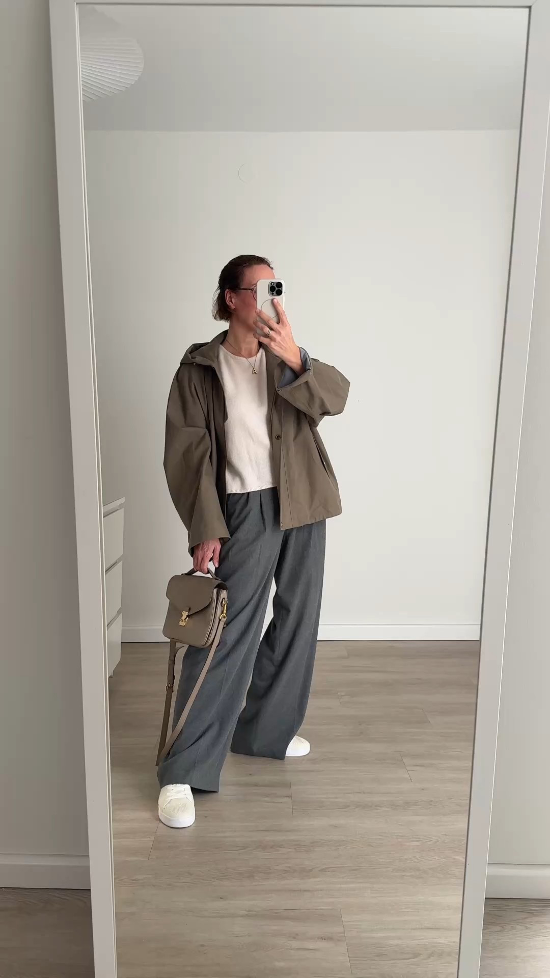 Spring Outfit: Weite Hose, Sneaker & Kaschmir Pullover mit Kurzarm

#LTKstyletip #LTKdeutschland #LTKspring