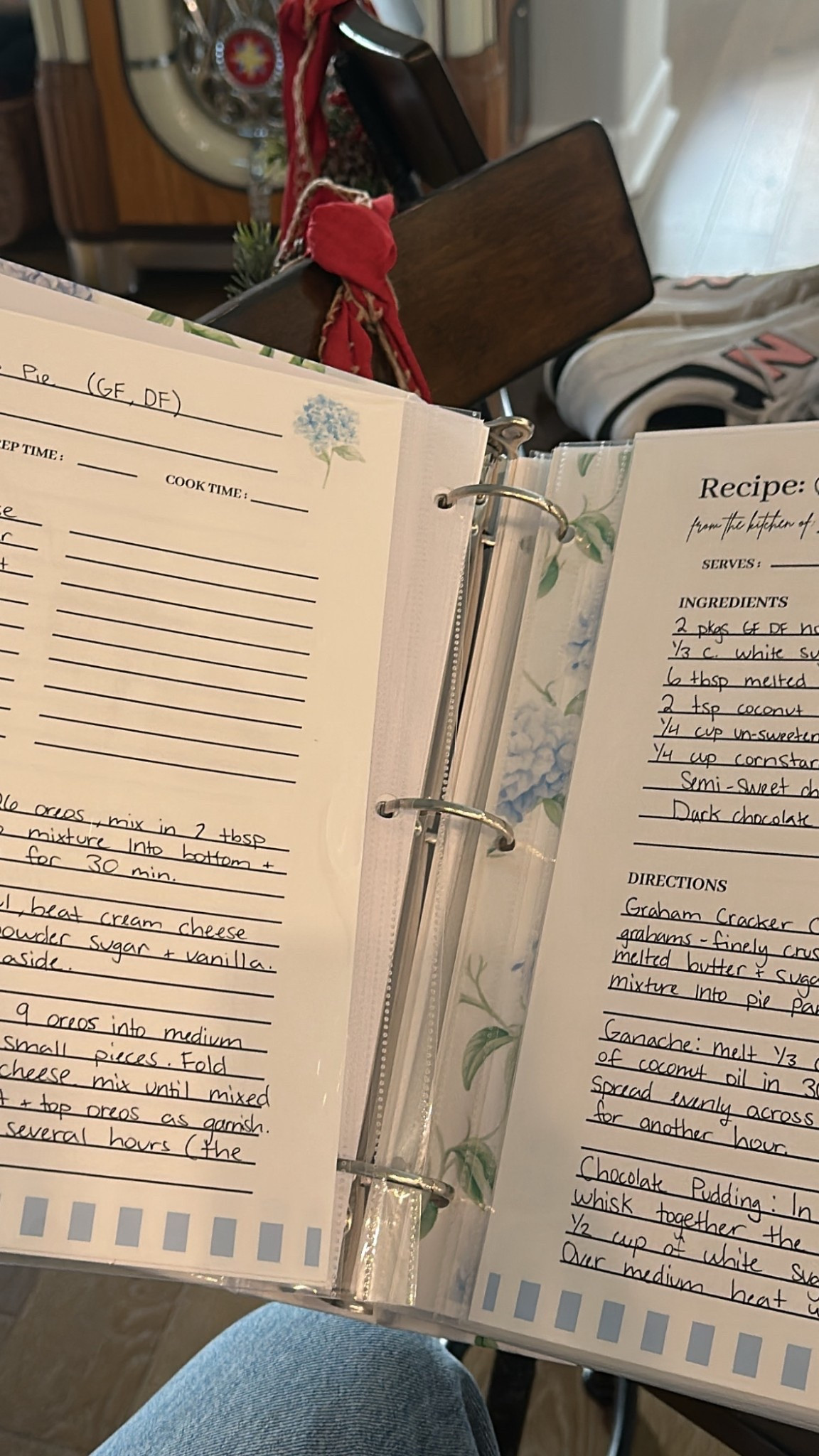 Personalized Hydrangea Recipe Binder, 3-Ring Kitchen Organizer with Blue Floral & Gingham Design for Bridal Shower and Birthday Gifts

#LTKHome #LTKfoodie #LTKGiftGuide