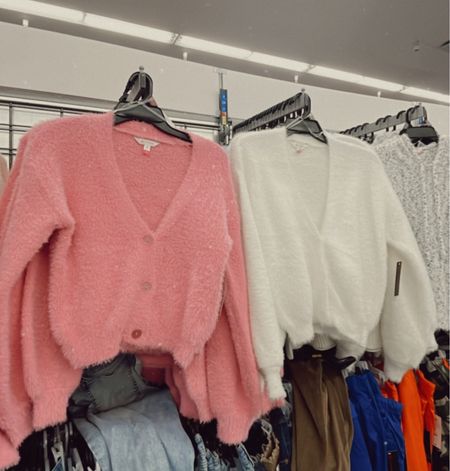 Cozy cardigans for the holidaysss ✨


Cozy
Cardigan 
Crop cardigan 
Walmart finds 
Under $20
Valentine’s Day 

#LTKGiftGuide #LTKSeasonal #LTKHoliday