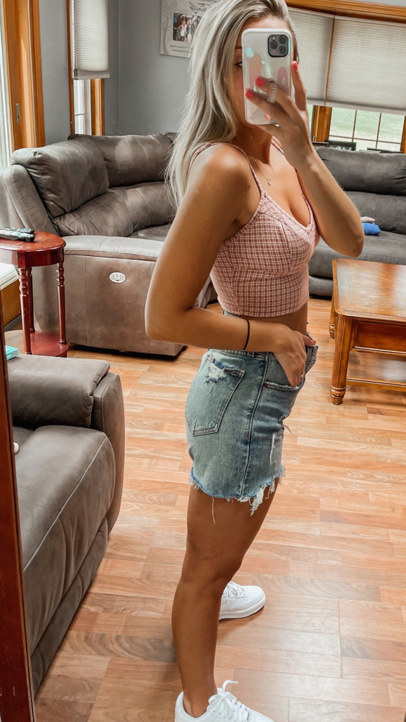 #abercrombie #shorts #jeanshorts #nike #nikesneakers #whitesneakers #springoutfit #summeroutfit

#LTKSale #LTKFind #LTKshoecrush