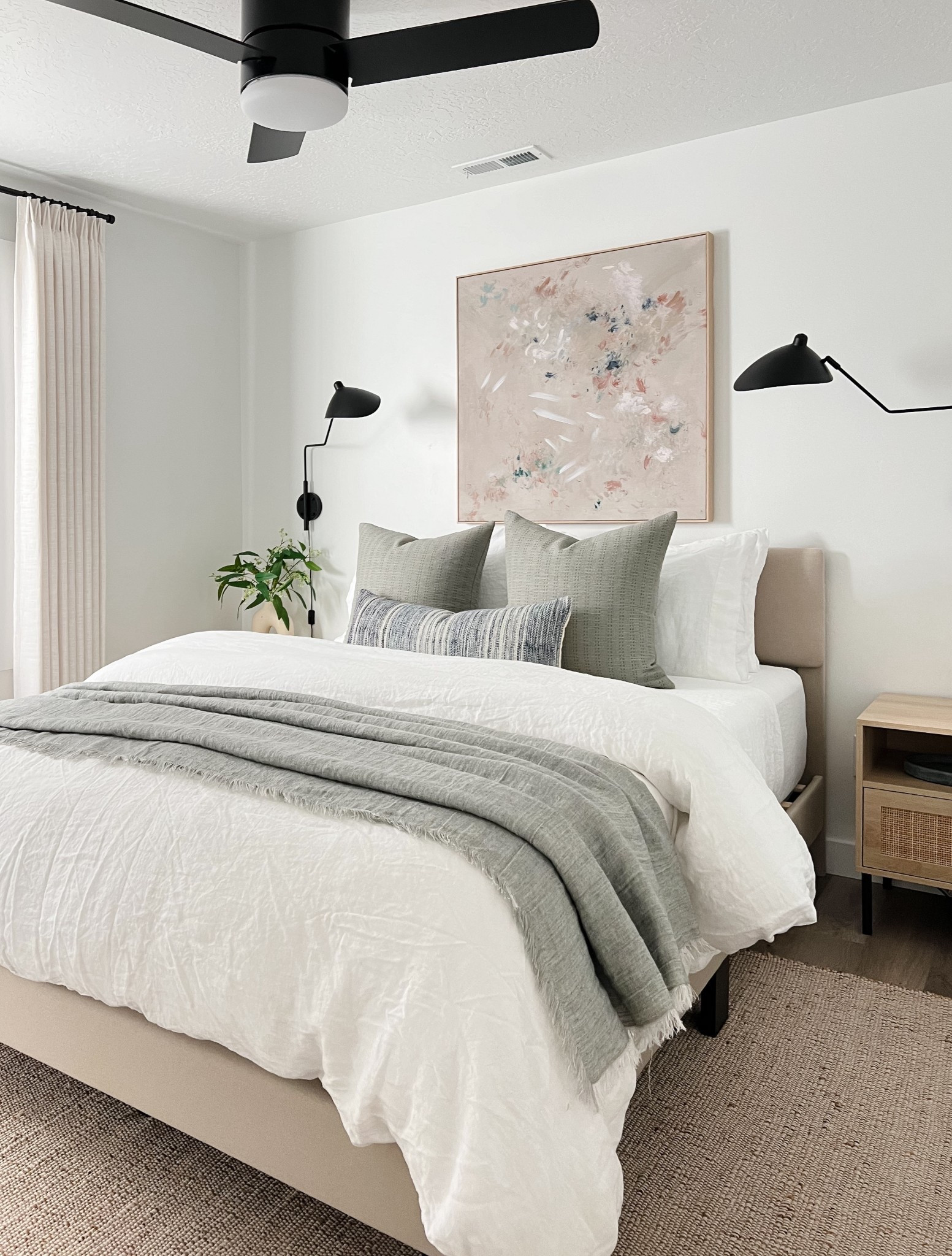 Small bedroom style, guest bedroom, modern bedroom, affordable bedroomm

#LTKHome #LTKSaleAlert #LTKU