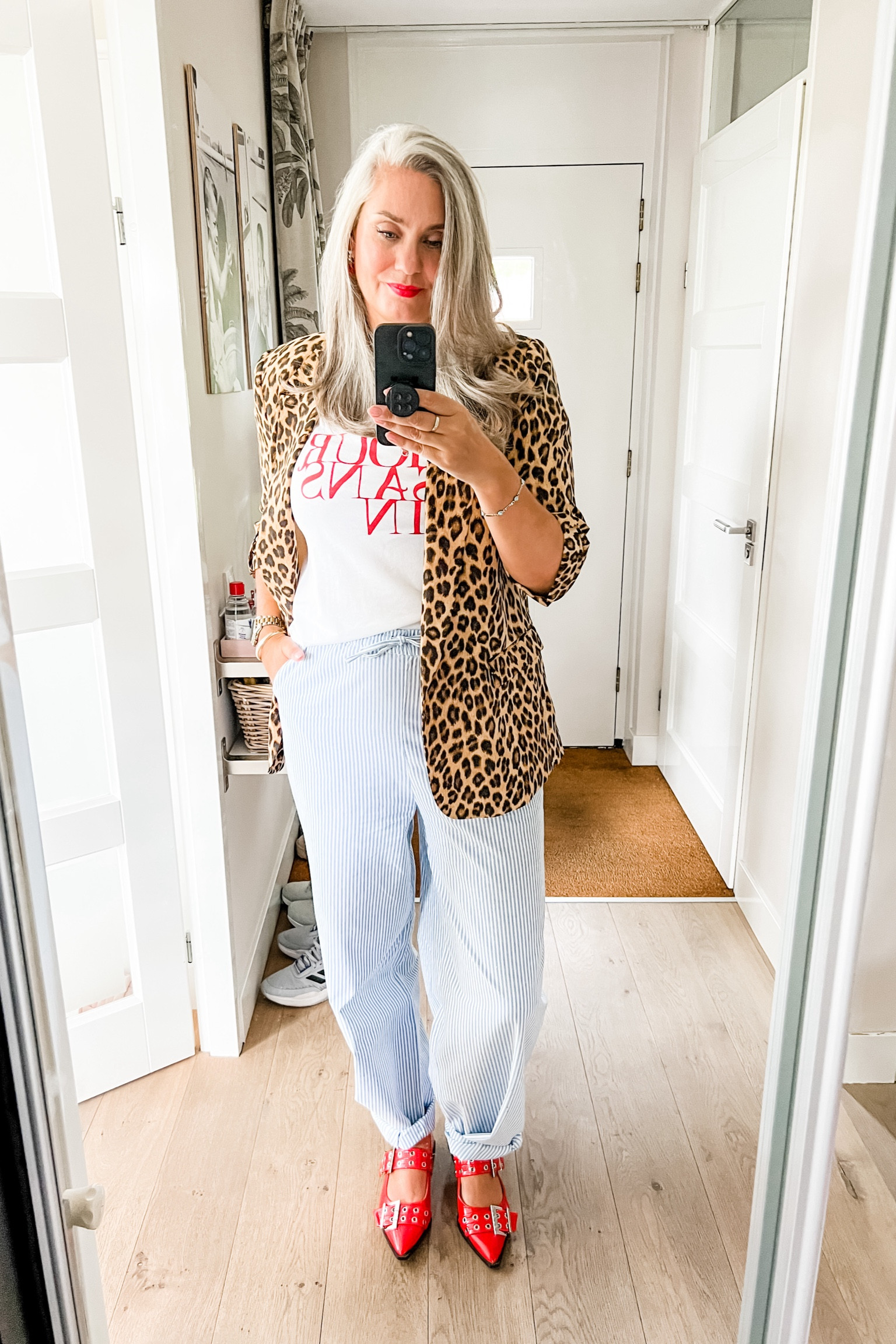 Ootd - Thursday. Secondhand leopard blazer, old H&M t-shirt and striped cotton trousers paired with red pointy toe buckle flats. 



#LTKeurope #LTKnederlands #LTKstyletip