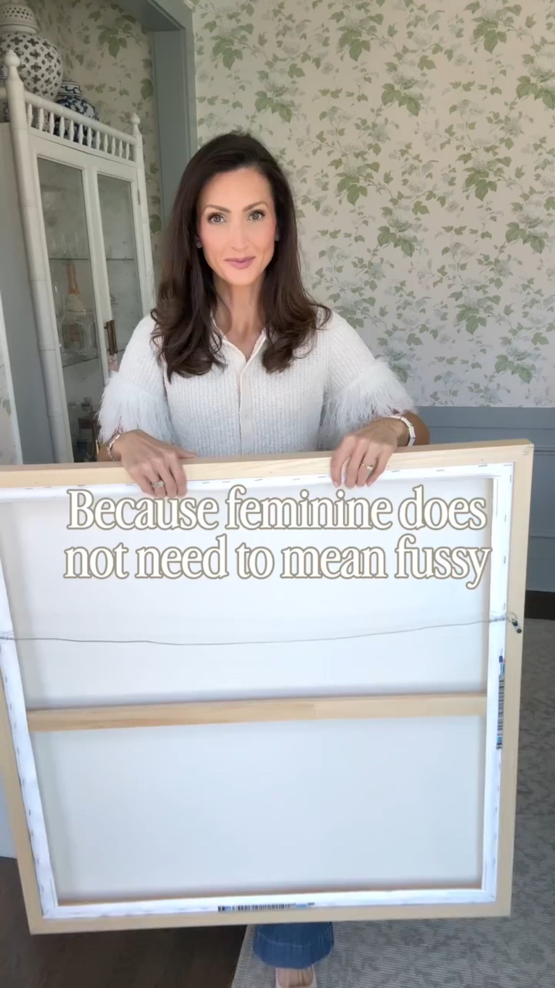 Do you want your home to feel feminine but not fussy!?? … that’s exactly what this art feels to me 💗🤍💚 and that’s why I was so excited to add this piece to my dining room 🤍

✨Comment ART for details on this custom look piece that is affordable and customizable ✨

#grandmillennialdecor #femininedecor #southernstyle #myhousebeautiful #urbandgardenprints