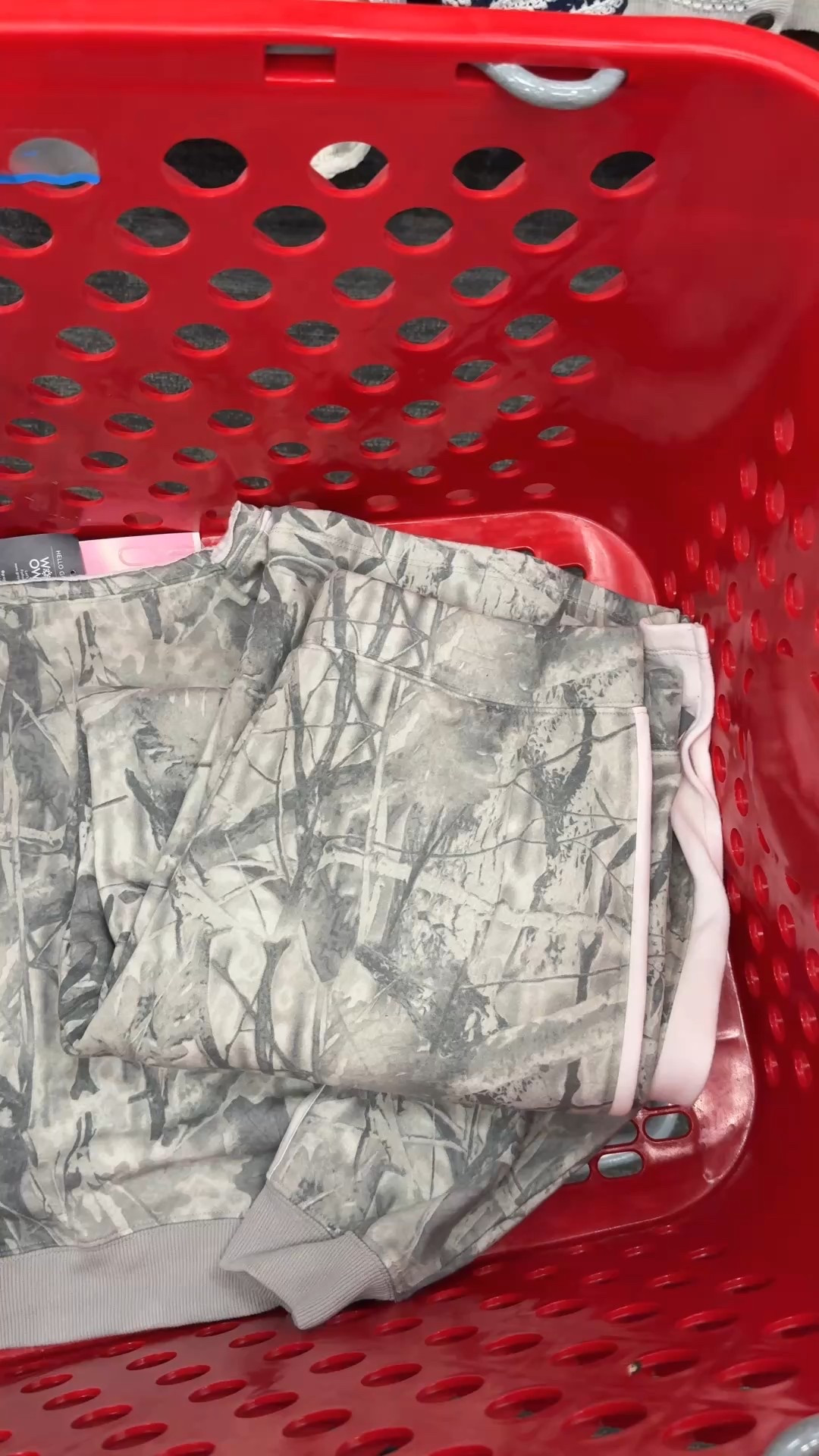 New CAMO sweatshirt and sweatpants !! Literally so cute and trendy and they run oversized !&

#LTKFindsUnder50 #LTKStyleTip #LTKSeasonal