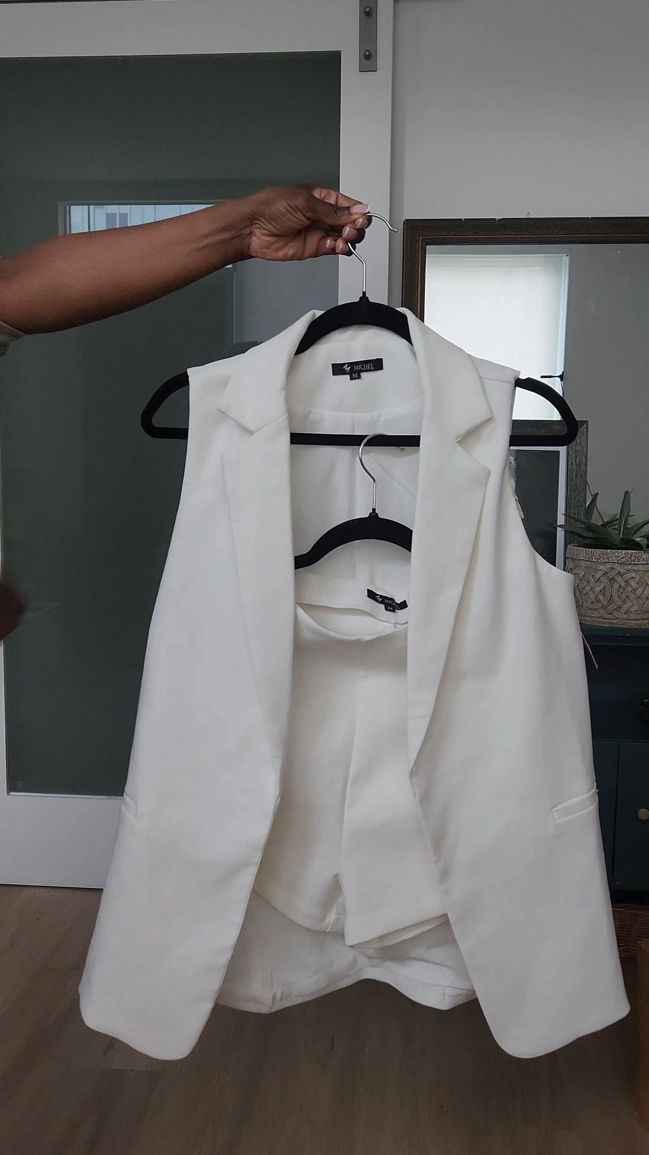 white shorts and vest set, tailored shorts, swing open vest

#LTKSeasonal #LTKPetite #LTKTravel