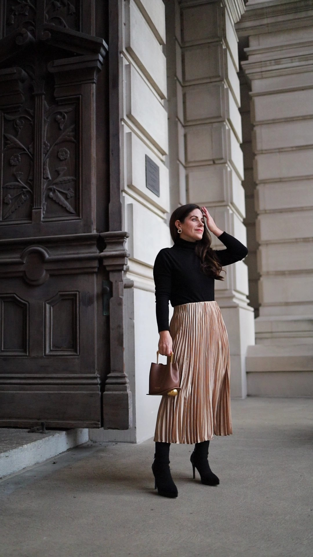 Petite-friendly gold pleated maxi skirt NOW 50% off! This is an Ann Taylor gem (also comes in red). Wearing the XSP for sizing reference. I'm 4'11 (33-26-36 measurements)winterootd | holiday workwear | pleated skirt | party outfit 

#LTKHoliday #LTKPetite #LTKWorkwear