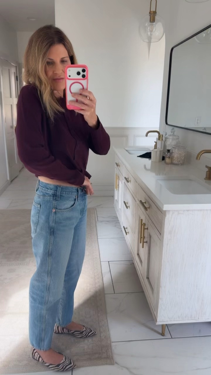 Loose fit boyfriend jeans. I’m in a size 4 and size small burgundy cardigan 
I’m between  7.5 and an 8 and sized down to a 7.5 in Tiger flats

#LTKOver40