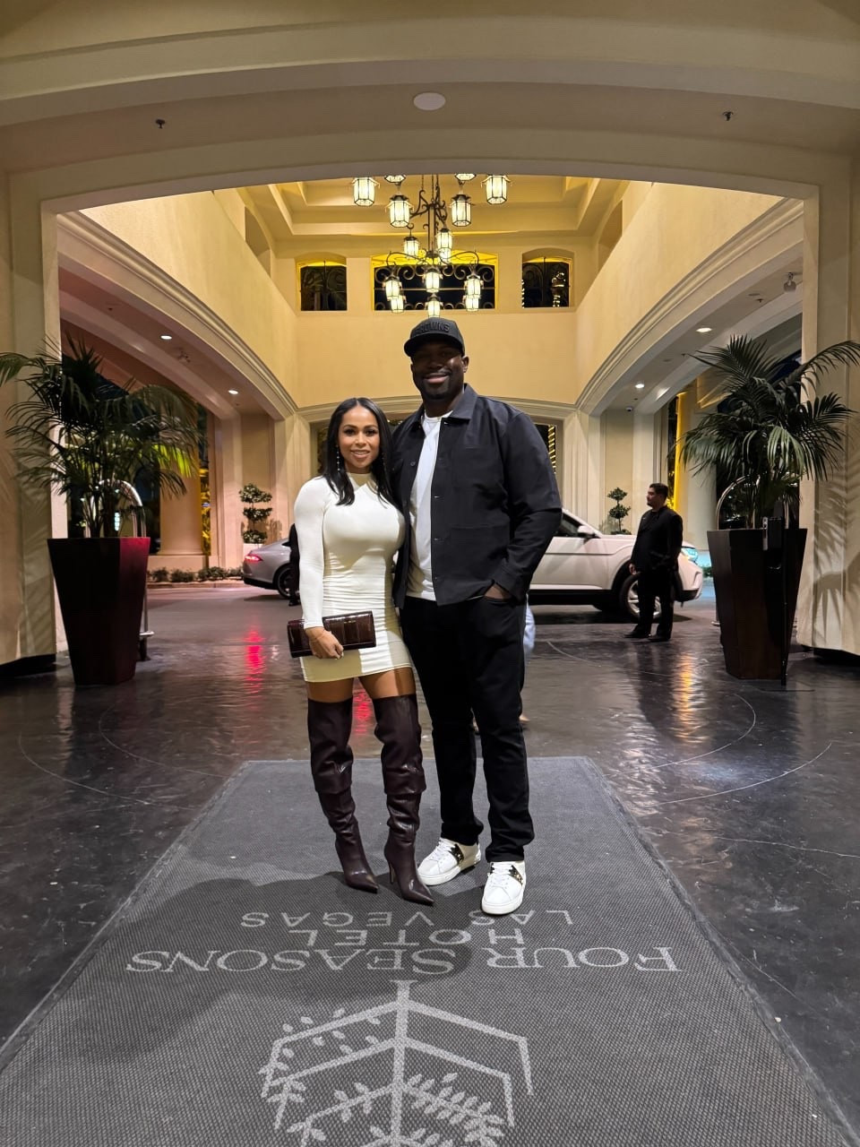 48 hours in Vegas, no planning... 7-on-7 tournament and a little fan in between.

My carry-on is always ready, and somehow I had a white dress from @nakedwardrobe still in there from our last staycation.

No shoes though… so @Aldo_shoes came through just in time for dinner at @Komodolv with our friend Kenyon.

Great food, even better company, and a reminder that the best trips aren’t planned.

Would you say yes to a last-minute Vegas trip? 🎰👇🏽

#LTKootd #LTKBeauty