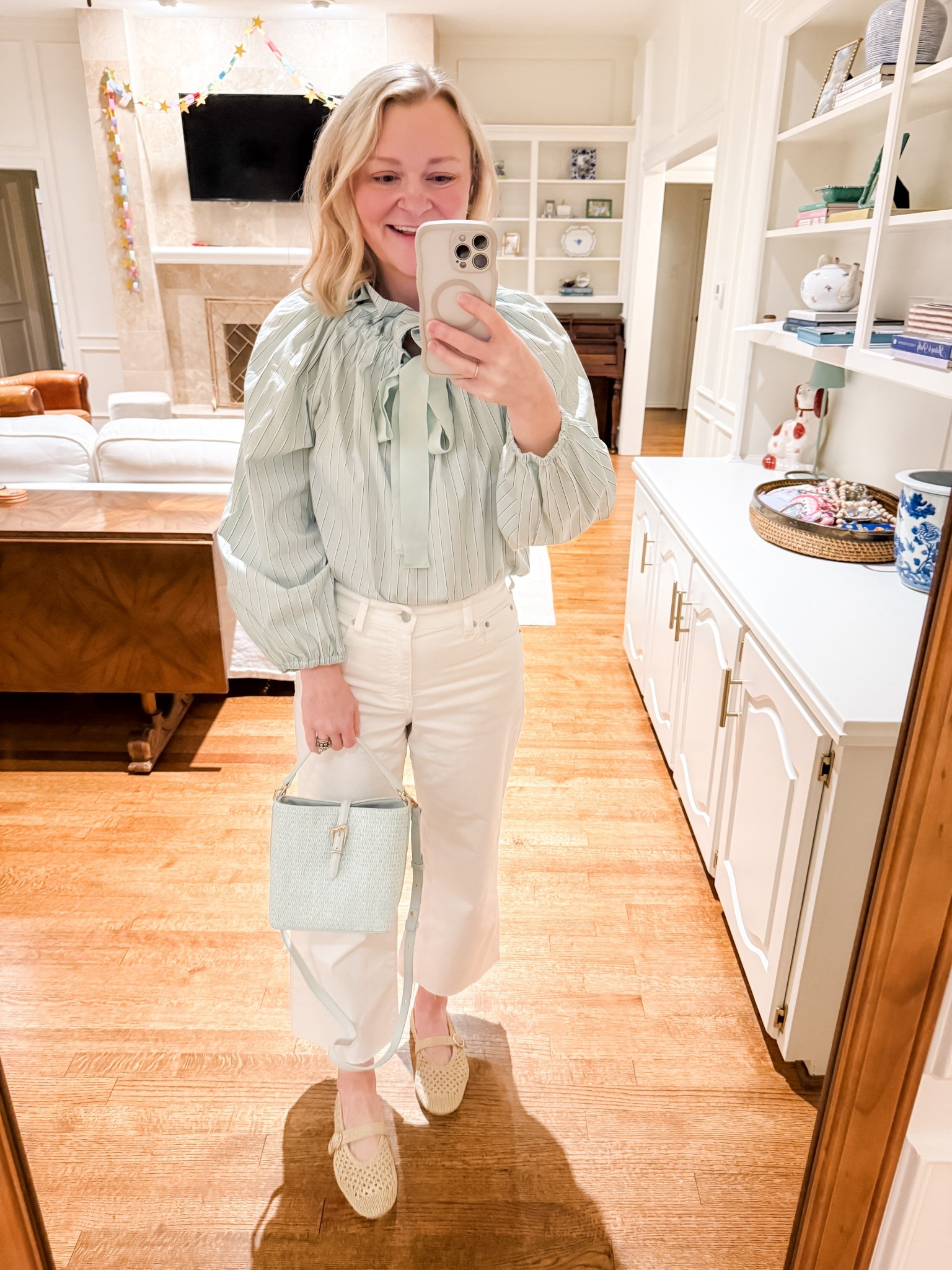 OOTD! Wearing an xs top & 27p jeans