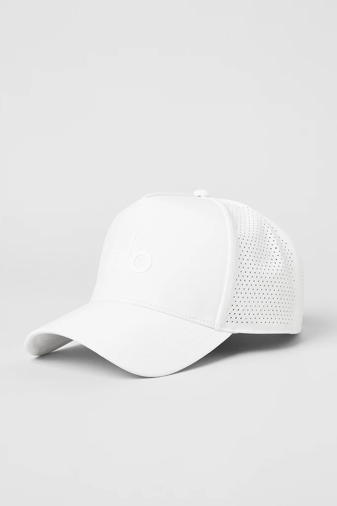 Performance District Trucker Hat - White | Alo Yoga (US)
