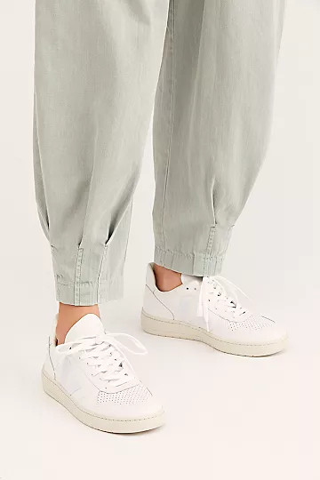 Veja V-10 Trainer | Free People (UK)