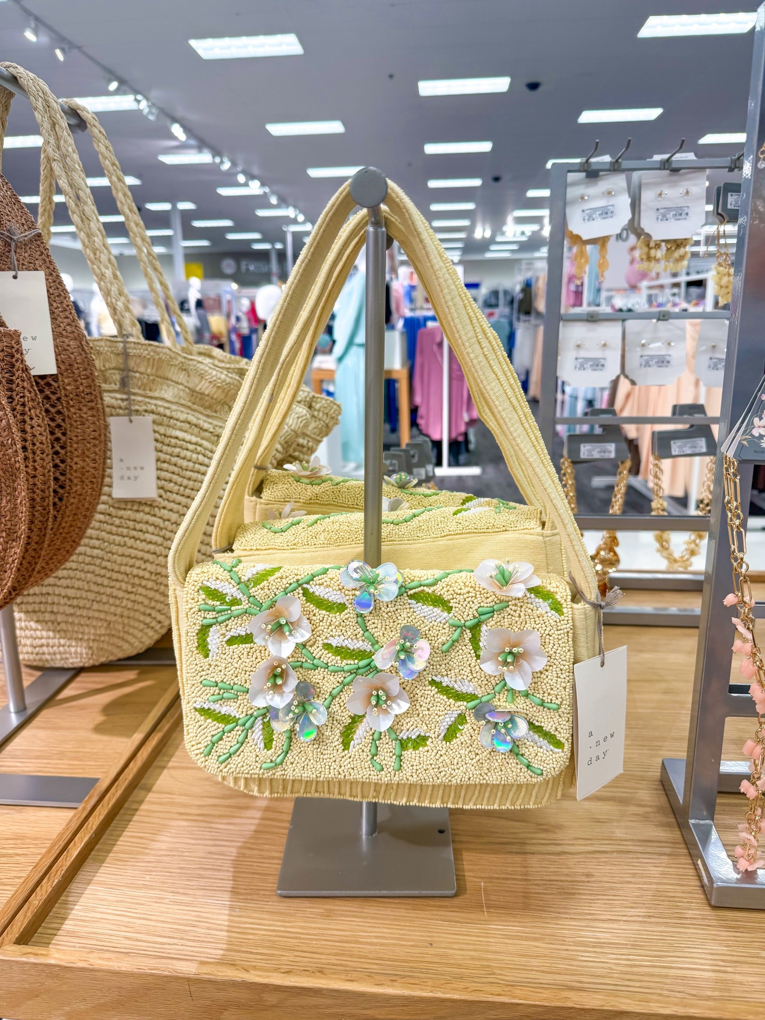 Beaded purse - it’s even prettier in person! 




Butter yellow 
Target style 
Spring handbag 
Beaded handbag 
Clutch 
Florals 
Spring outfit 
Target finds 

#LTKootd #LTKSeasonal
