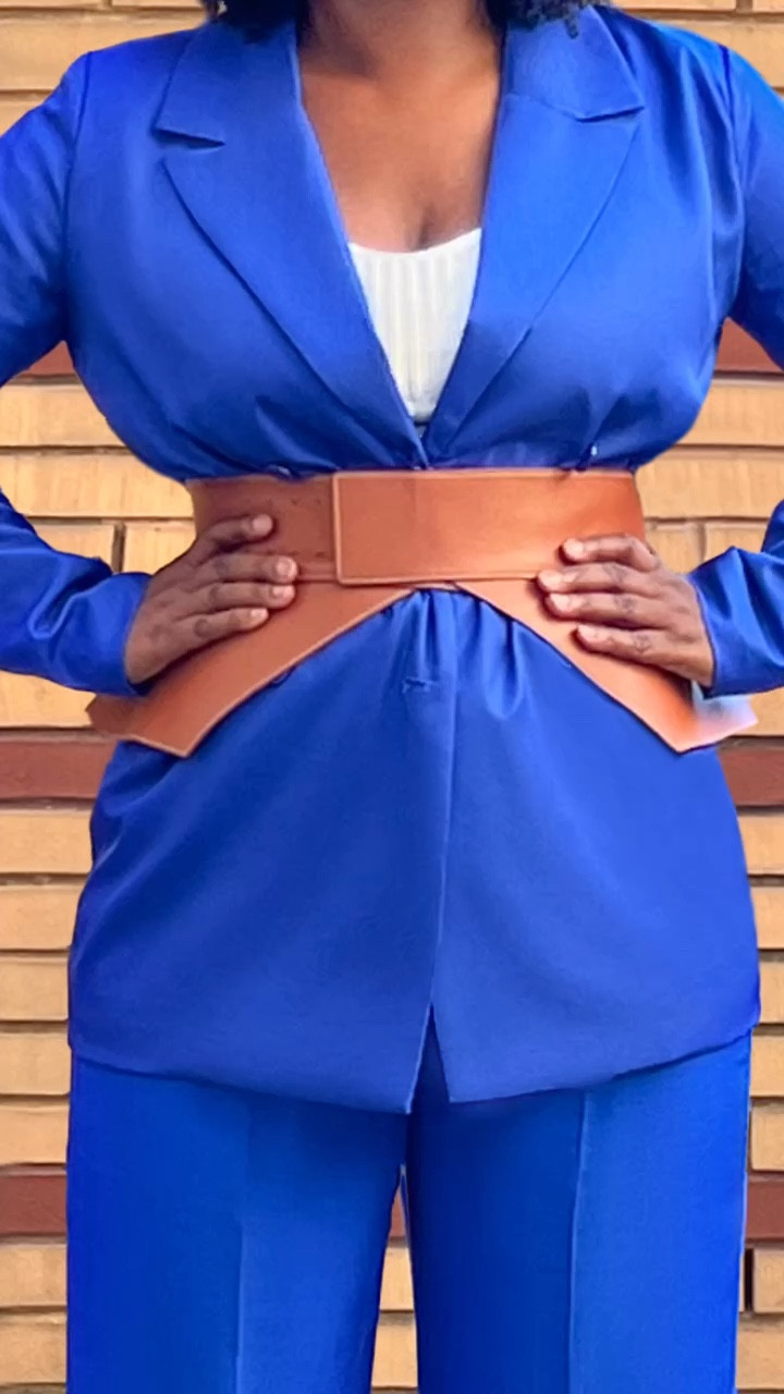 This styling trick is one of my favorites.  You might think to yourself: What? I'll look like the Michelin Man! Would I ever steer you wrong? Of course not!
 
Just remember the most important thing — it's all about the belt!


#LTKstyletip