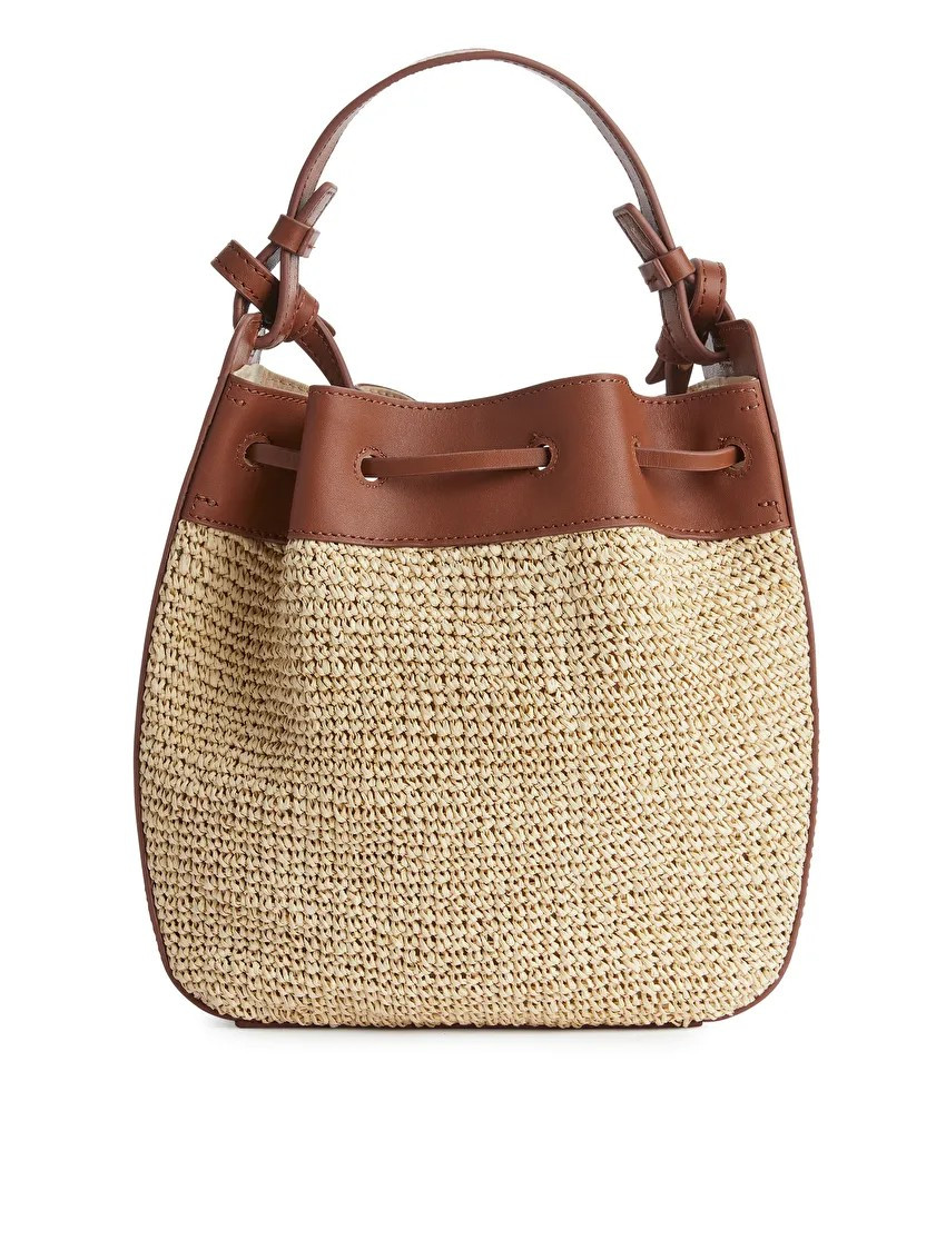 Strohtasche mit Lederbesatz
				
				€ 89 | ARKET (EU)