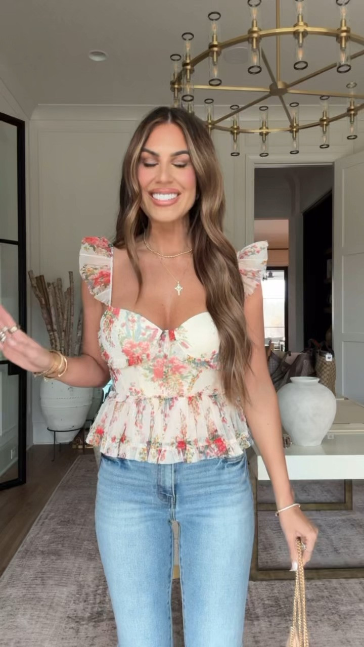 wearing size 26 denim and a small top 🫶🏼 use my code HOLLIE35 for 35% off! 

 

#LTKSaleAlert