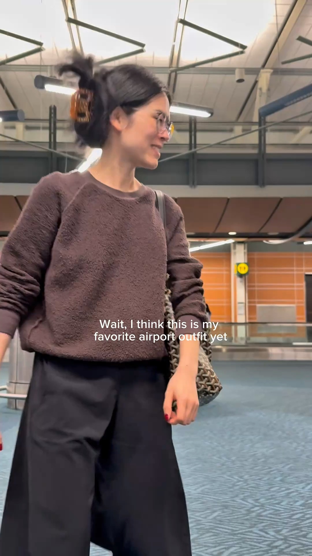 Ruti pants: regular size 4. Loose at waist and just the right amount of oversize
Sweatshirt: sized up to a s
Salomon: xt6 tts. 
Lululemon jacket: 