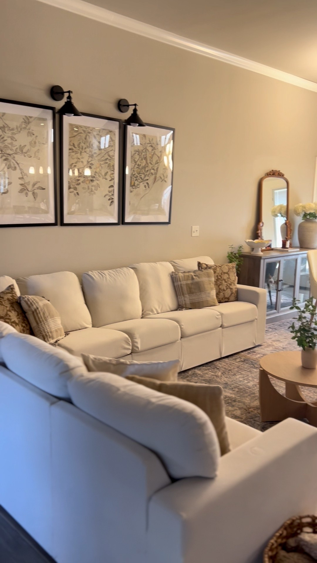 Home views 🤍 home design! Home details! Decorative! Interior designer! Dining views! Living room furniture 

#LTKStyleTip #LTKHome