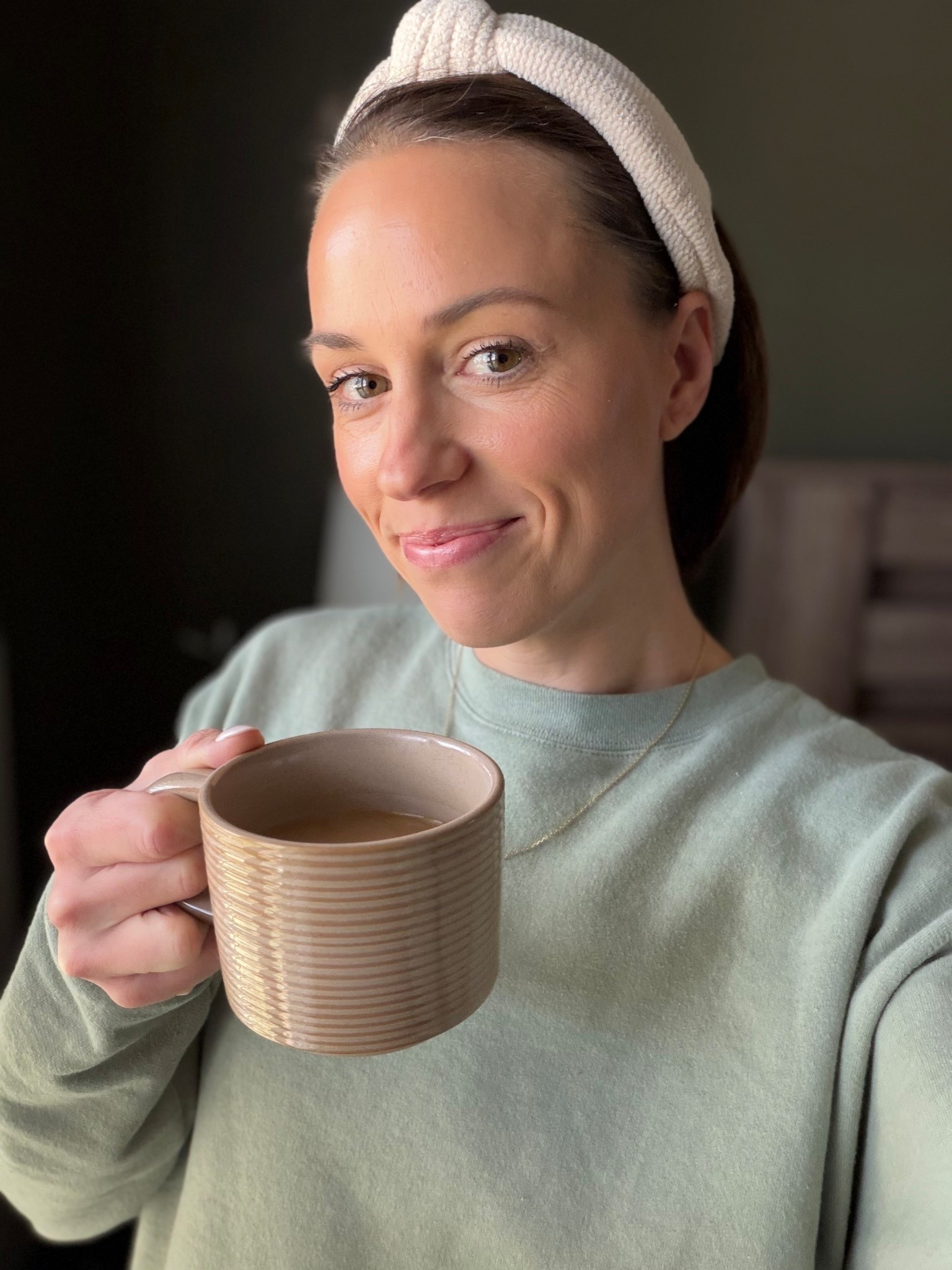 I cannot say enough good things about @Merit makeup! It’s sooo good. Like skincare but better. Linking everything I used here and colors are in the caption!

-Great Skin Instant Glow Serum
-Minimalist stick in shade Bisque
-Bronze balm in shade Clay
-Blush balm in shade Archival
-Highlighter balm in shade Citrine
-Eyebrow gel in Light Brown
-Mascara
-Lip oil in shade Pointelle